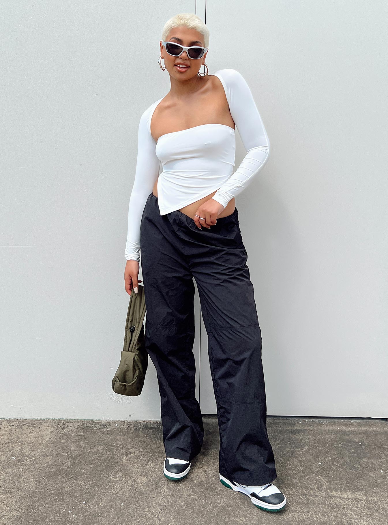 Parachute pants Windbreaker material Elasticated waistband Wide leg