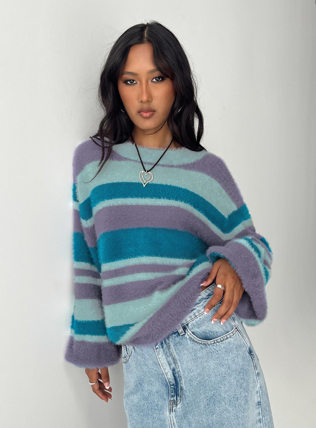 Sweater Relaxed fit, drop shoulder, textured knit material, crew neckline 