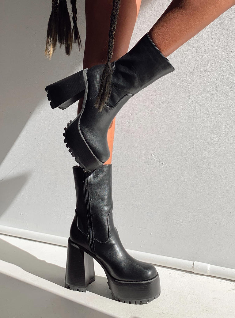 Boots Faux leather material  Mid-calf length  Zip fastening at side  Rounded toe Platform base  Block heel  Treaded sole