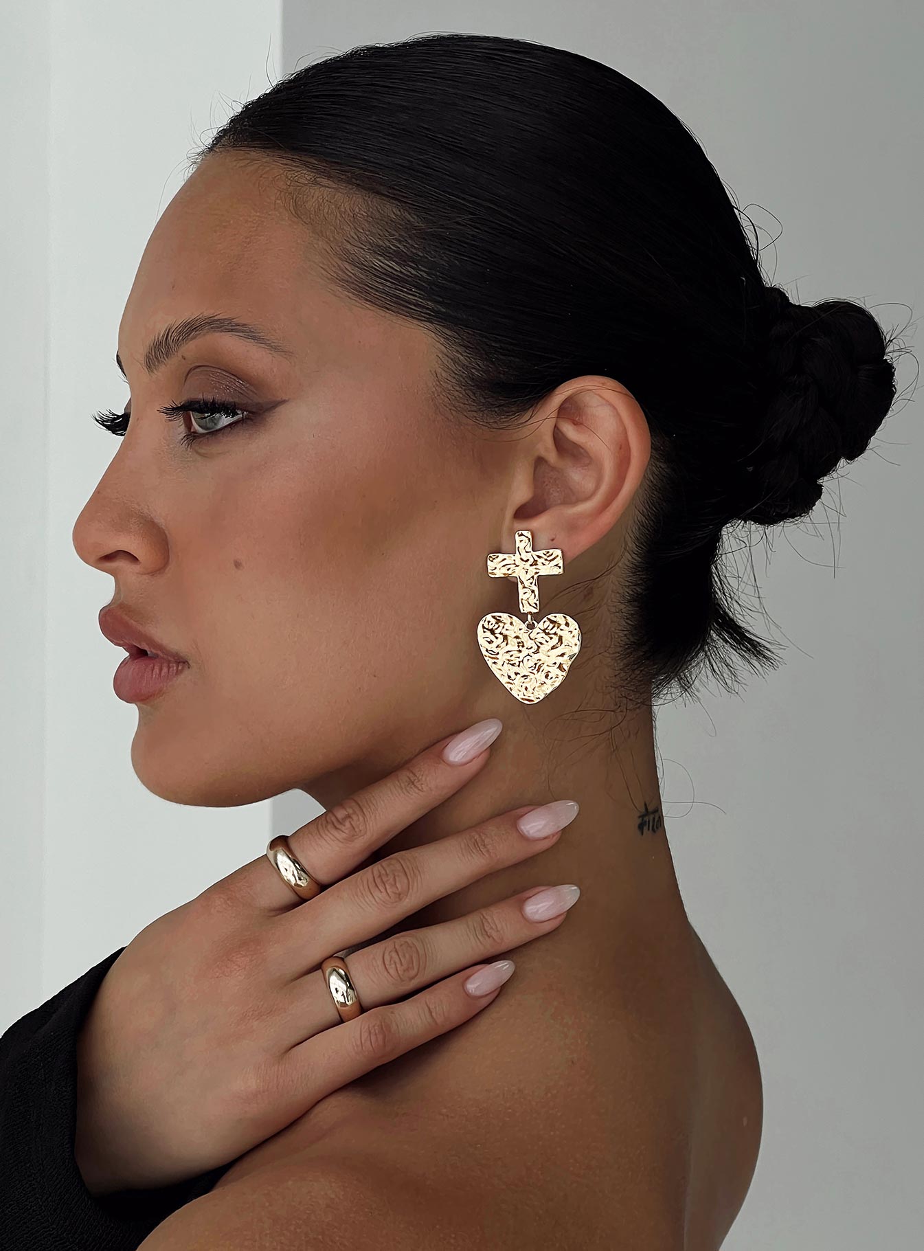 Gold-toned earrings Drop charm, stud fastening