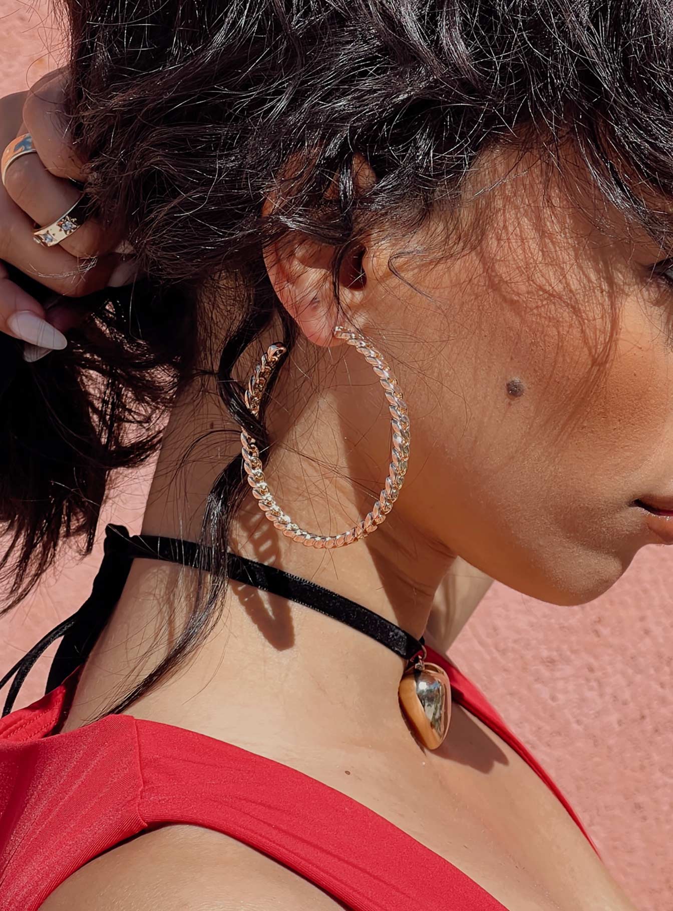 Earrings Hoop style, gold toned