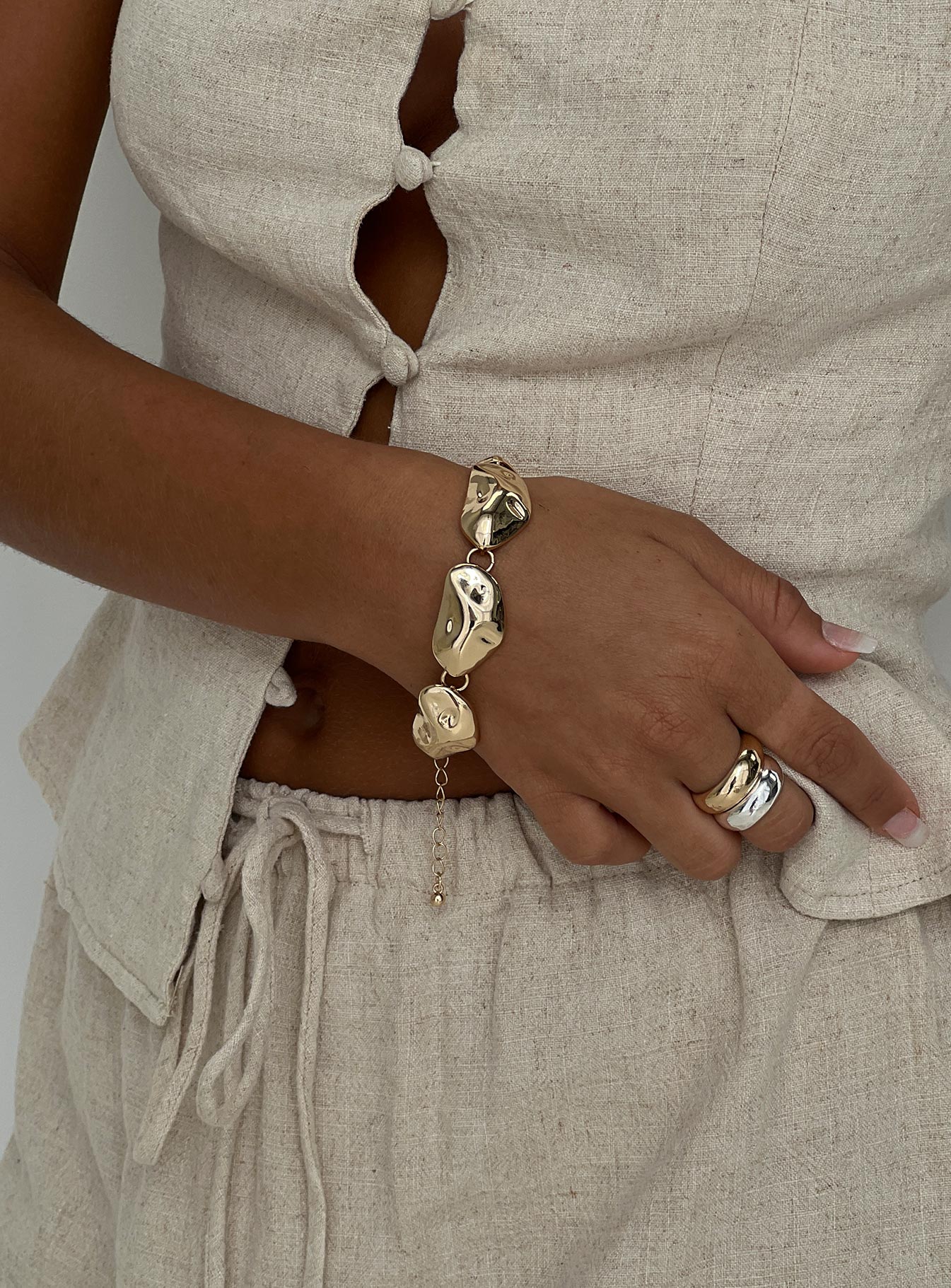 Gold toned toned bracelet Lobster clasp fastening, chunky style