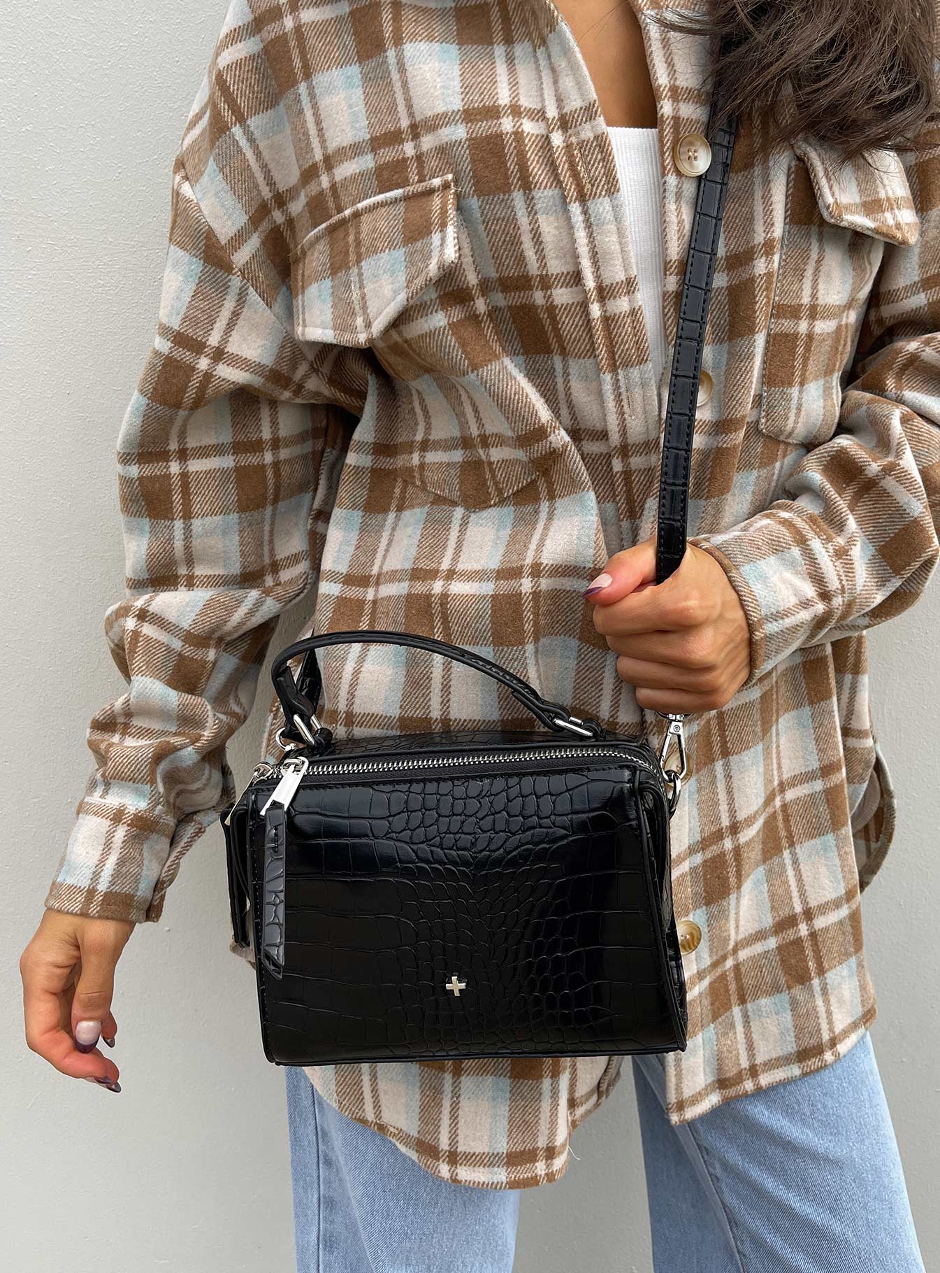 Bag Single top handle Removable shoulder strap Zip fastening  Faux croc leather Gold-toned hardware Internal pockets W 19cm x H 15cm x D 9cm /  W 7.4