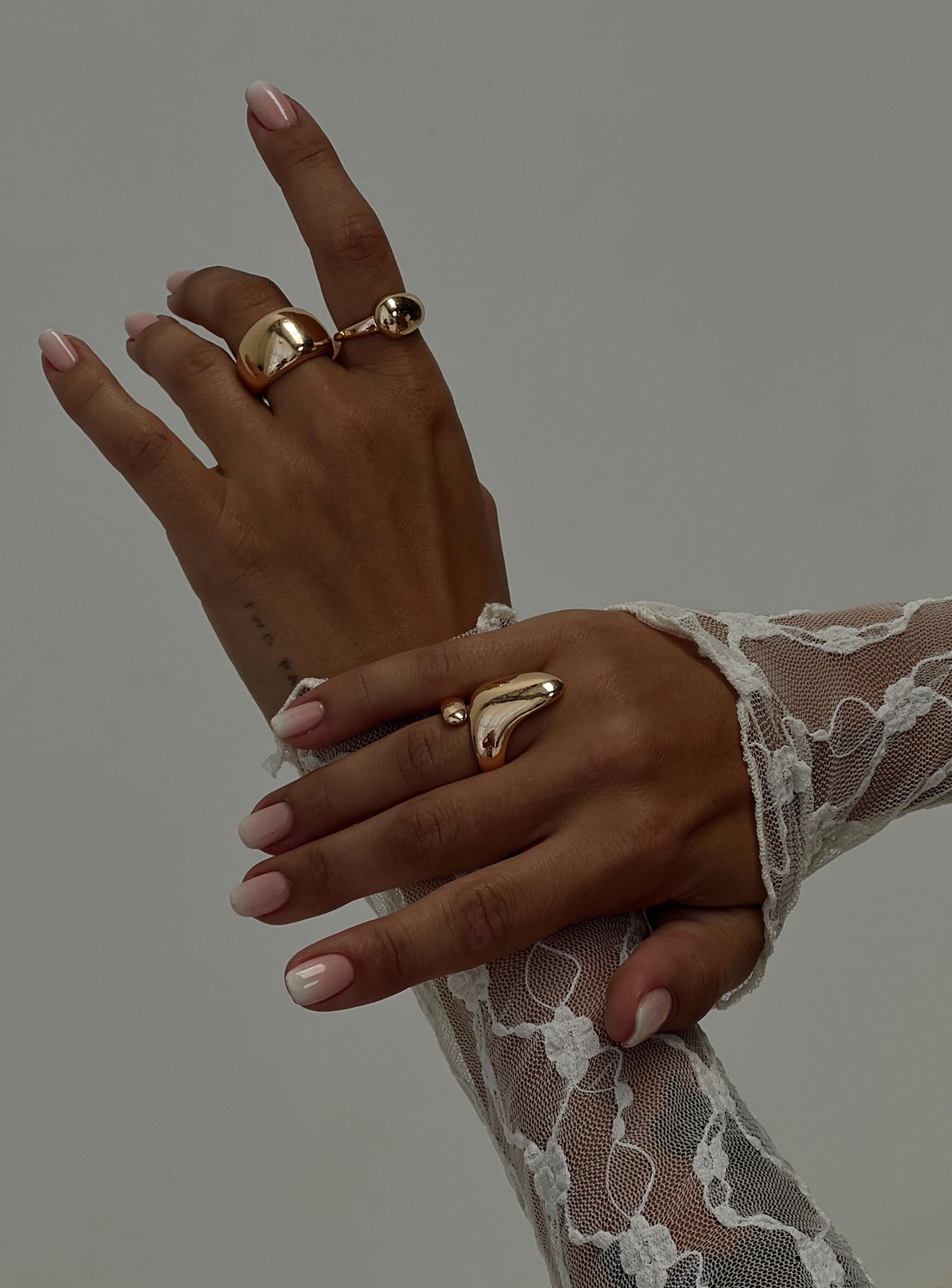 Gold-toned ring pack Pack of three, chunky style, lightweight