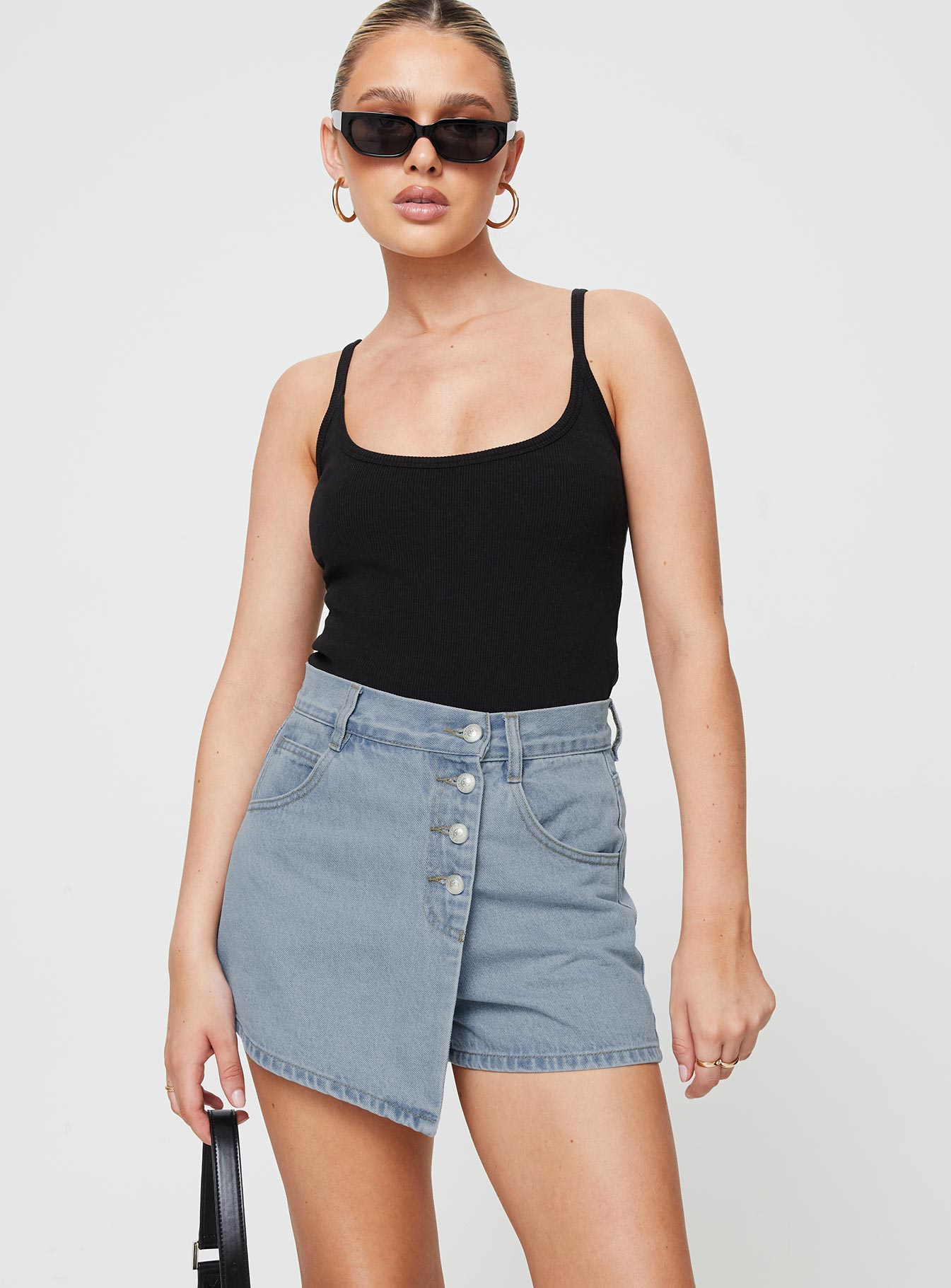 Denim mini skort, high rise Belt looped waist, five classic pockets, button fastening at front, zip fastening Non-stretch material, unlined 