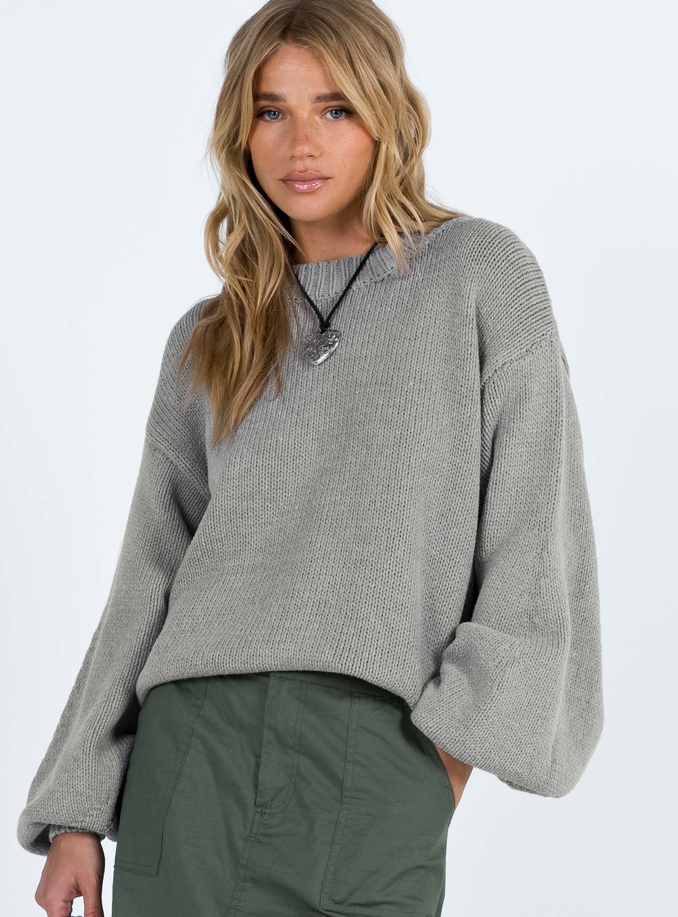 Oversized sweater Thick knit material Rounded neckline Relaxed sleeves Drop shoulder Unlined