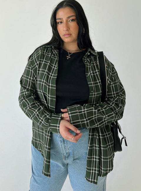 Long sleeve shirt Plaid print Classic collar Button front fastening Button fastening at cuff Curved hem Non-stretch