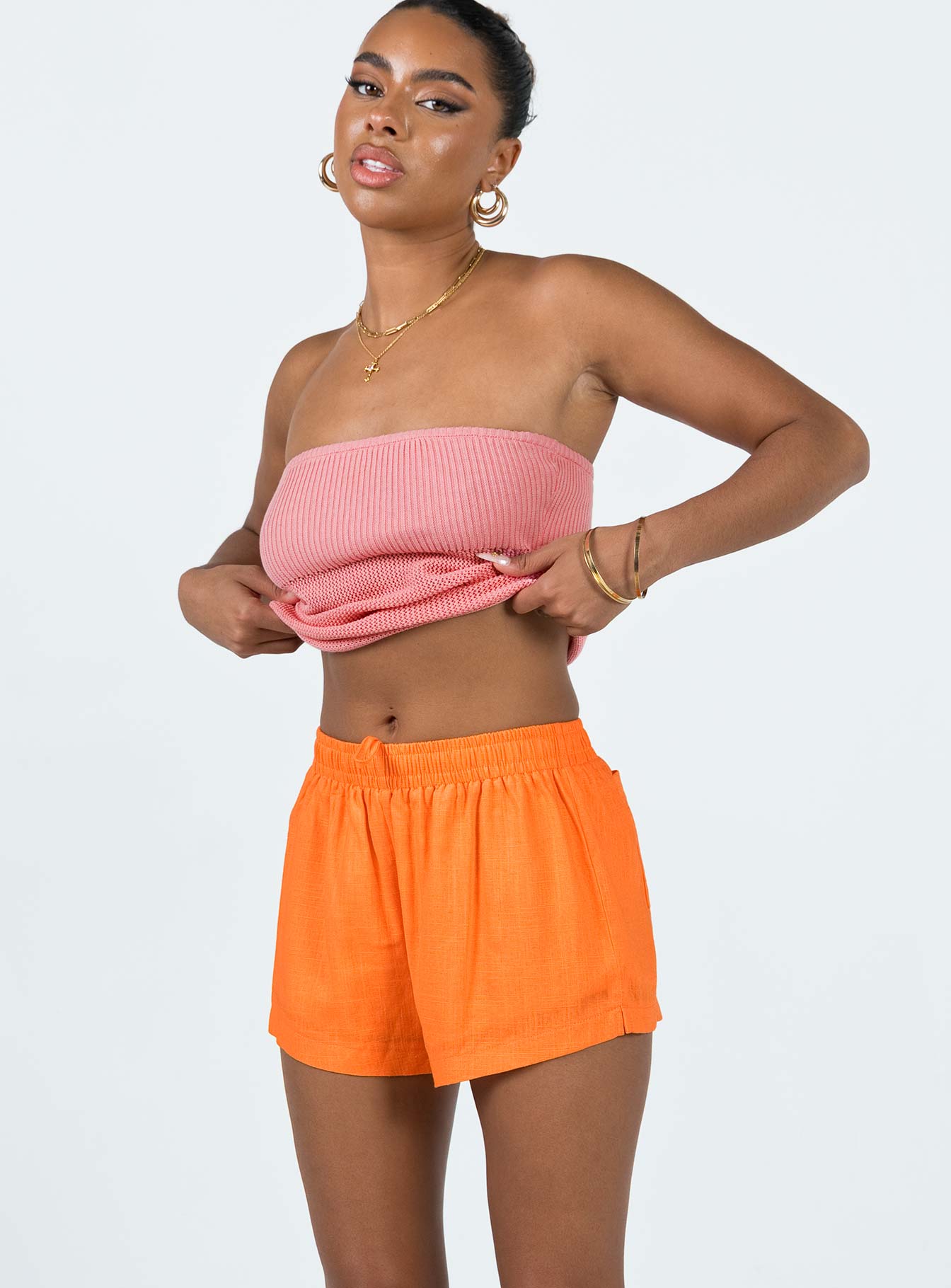 Shorts Linen material Inner drawstring tie Elasticated waistband Double pocket at back