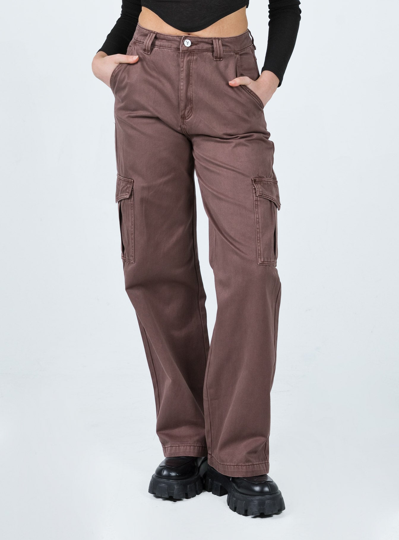 Cargo pants Zip & button fastening  Belt looped waist  Classic hip pockets  Velcro leg & back pockets Wide leg 
