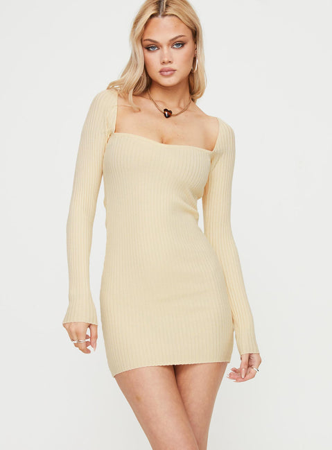 Mini dress Slim fitting, long sleeves, ribbed knit material, sweetheart neckline Good stretch, unlined 