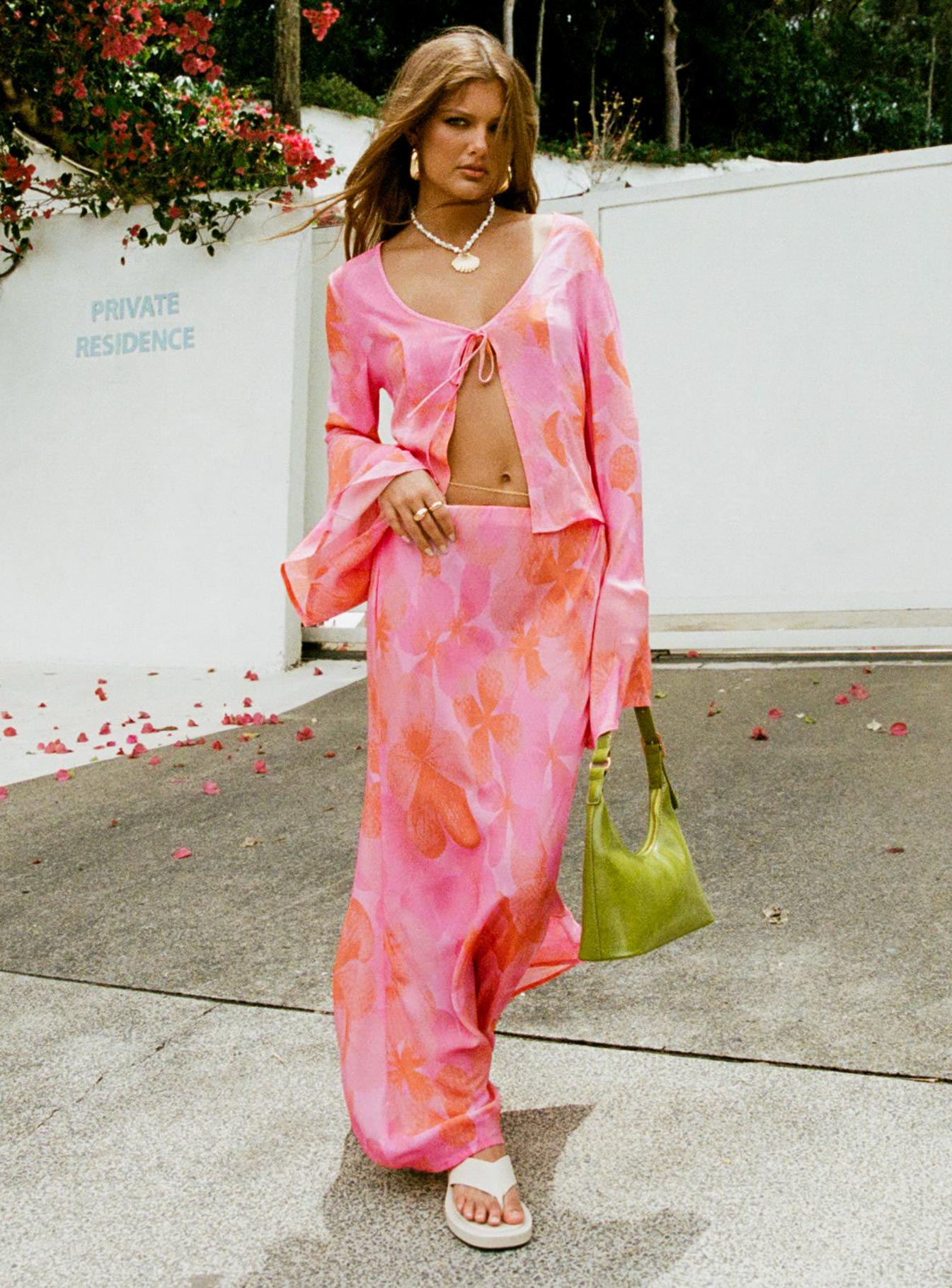 Floral maxi skirt Low rise, elasticated waistband