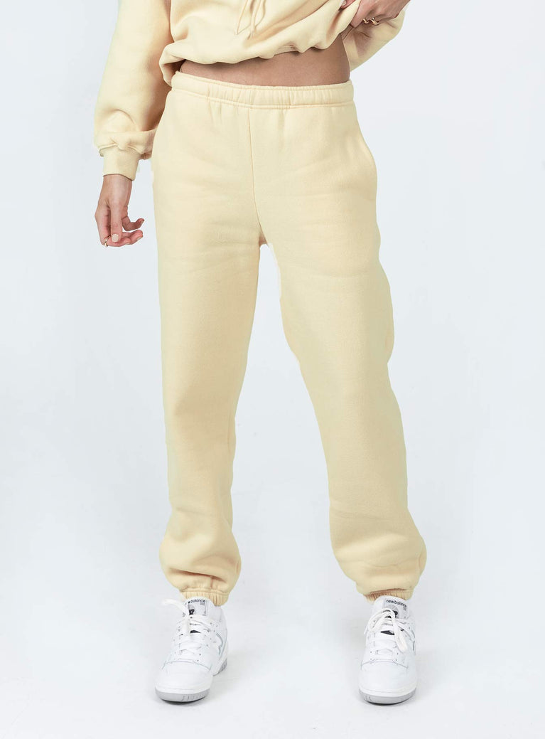 Track pants Elasticated drawstring waist  Twin hip pockets  Elasticated cuffs  Soft lining 