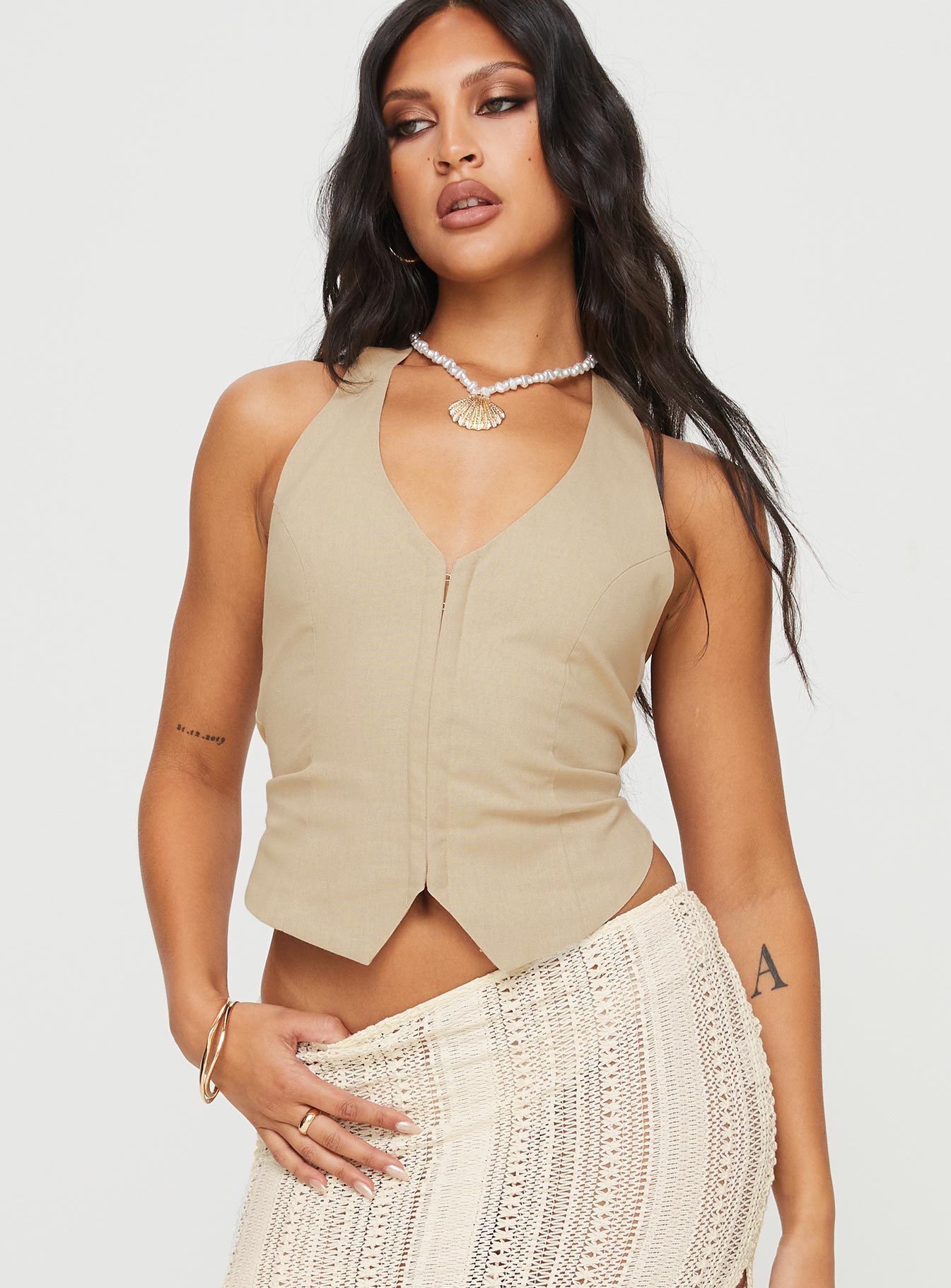 Halter top Fixed halter strap, hook & eye fastening down front, lace up back with tie fastening