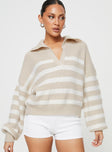 Oversized knit sweater V-neckline, classic collar, drop shoulder
