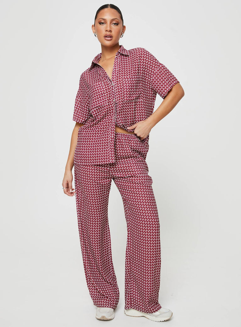 Matching geo print set, relaxed fit Short sleeve shirt, classic collar, button fastening at front, drop shoulder, twin front pockets Pants, elasticated waistband, twin hip pockets, wide leg 