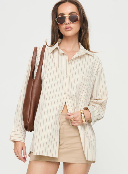 Oversized shirt Button front fastening, classic collar, single chest pocket Unlined, non stretch 