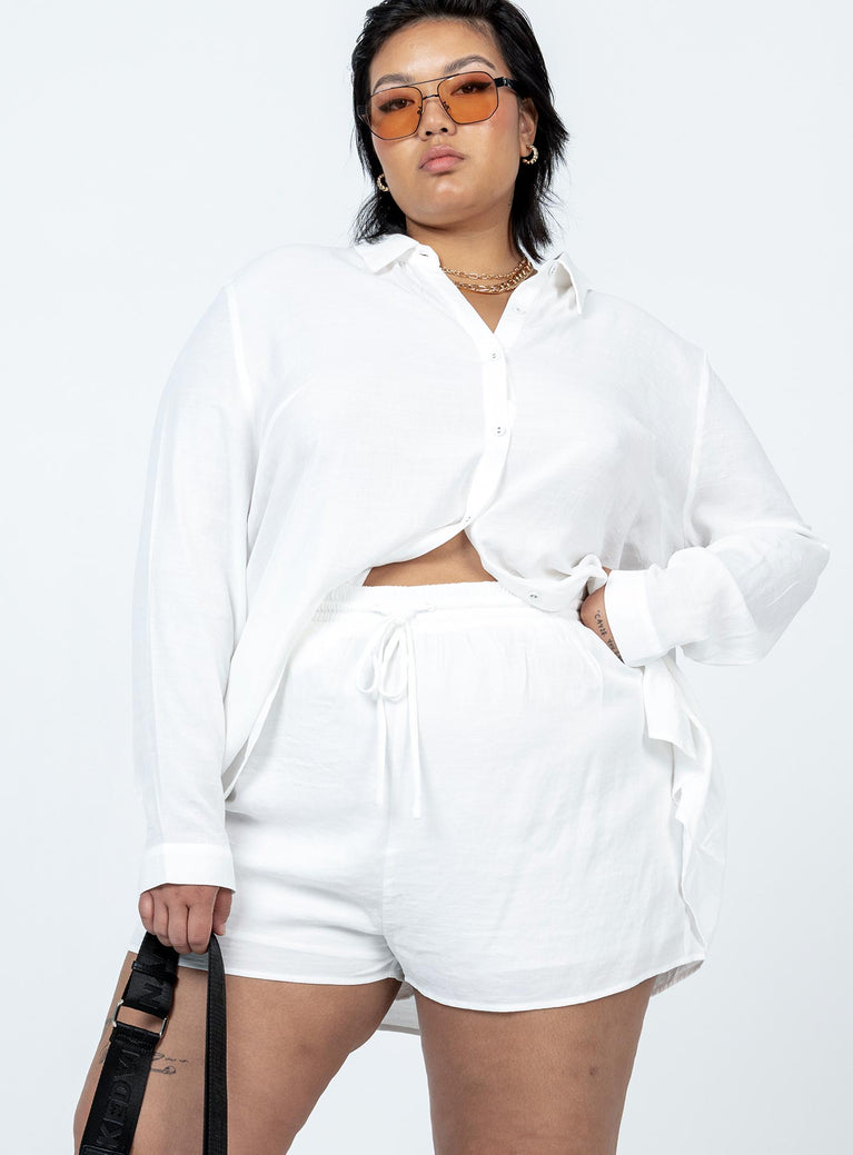 Matching set Button front shirt Single-button cuff Relaxed fitting High waisted shorts Elasticated drawstring waistband Lined shorts