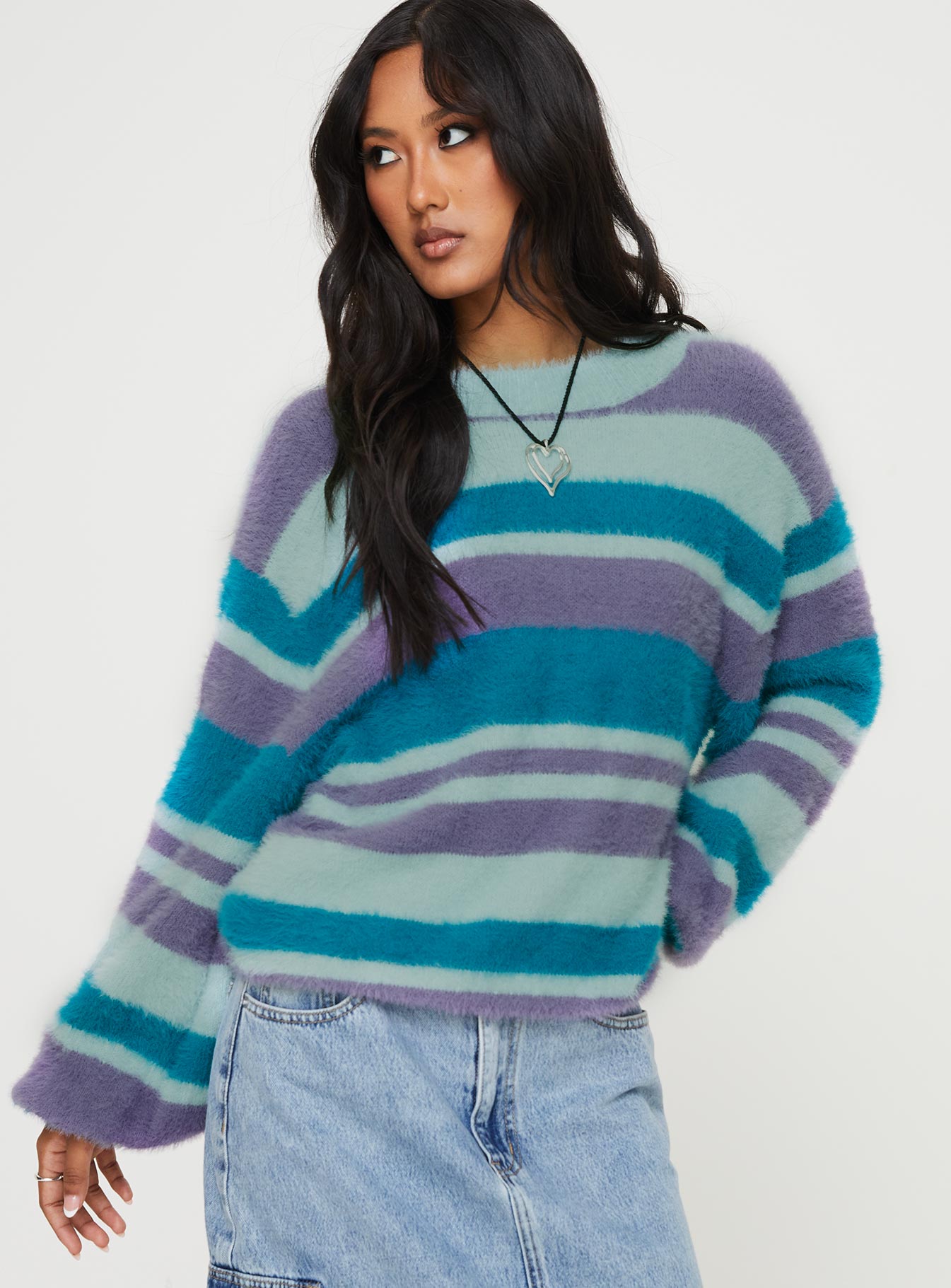 Sweater Relaxed fit, drop shoulder, textured knit material, crew neckline 