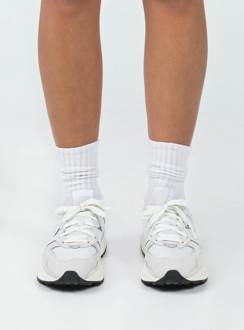 New Balance 5740 Grey