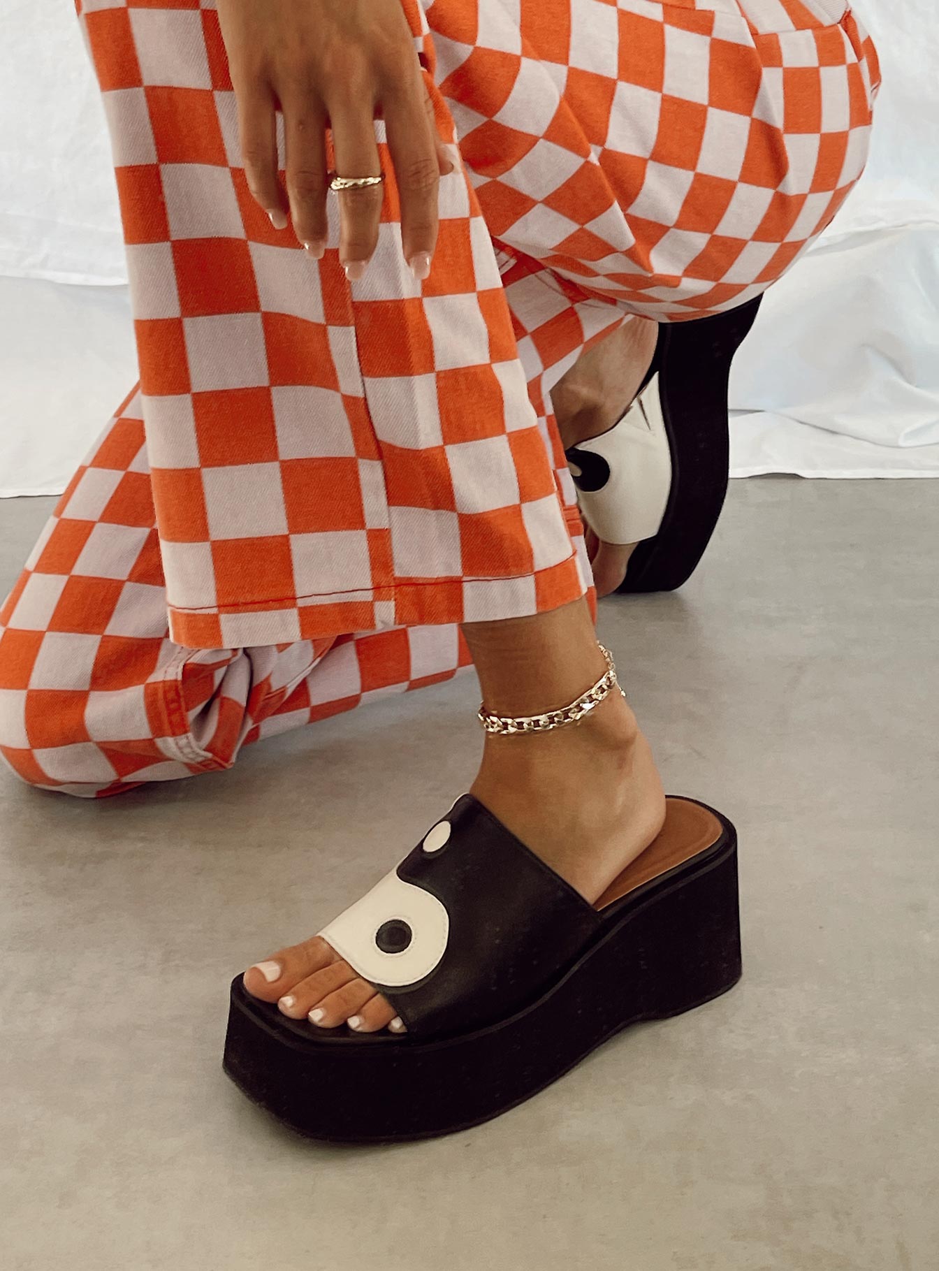 Joni Sandals All Black / Beige