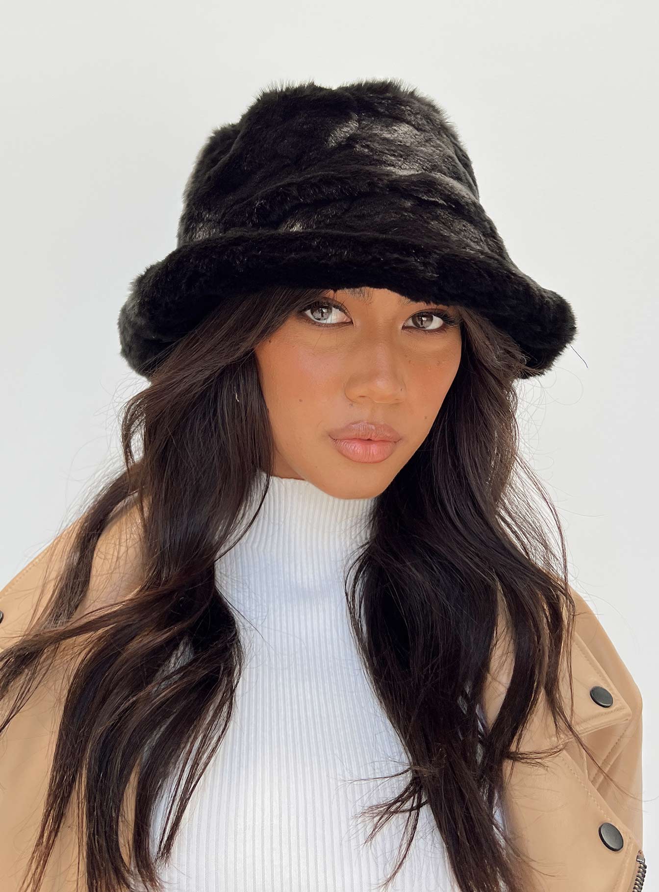 Black bucket hat Faux fur material  Soft brim 