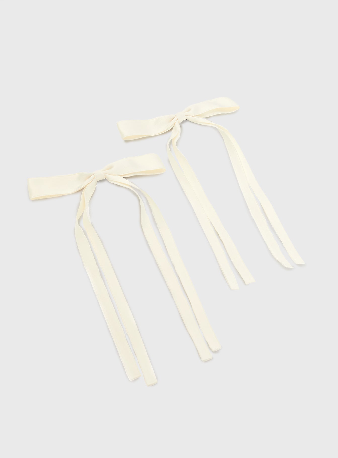 Hair clip  Two bow tie design, ribbon style, clip fastening