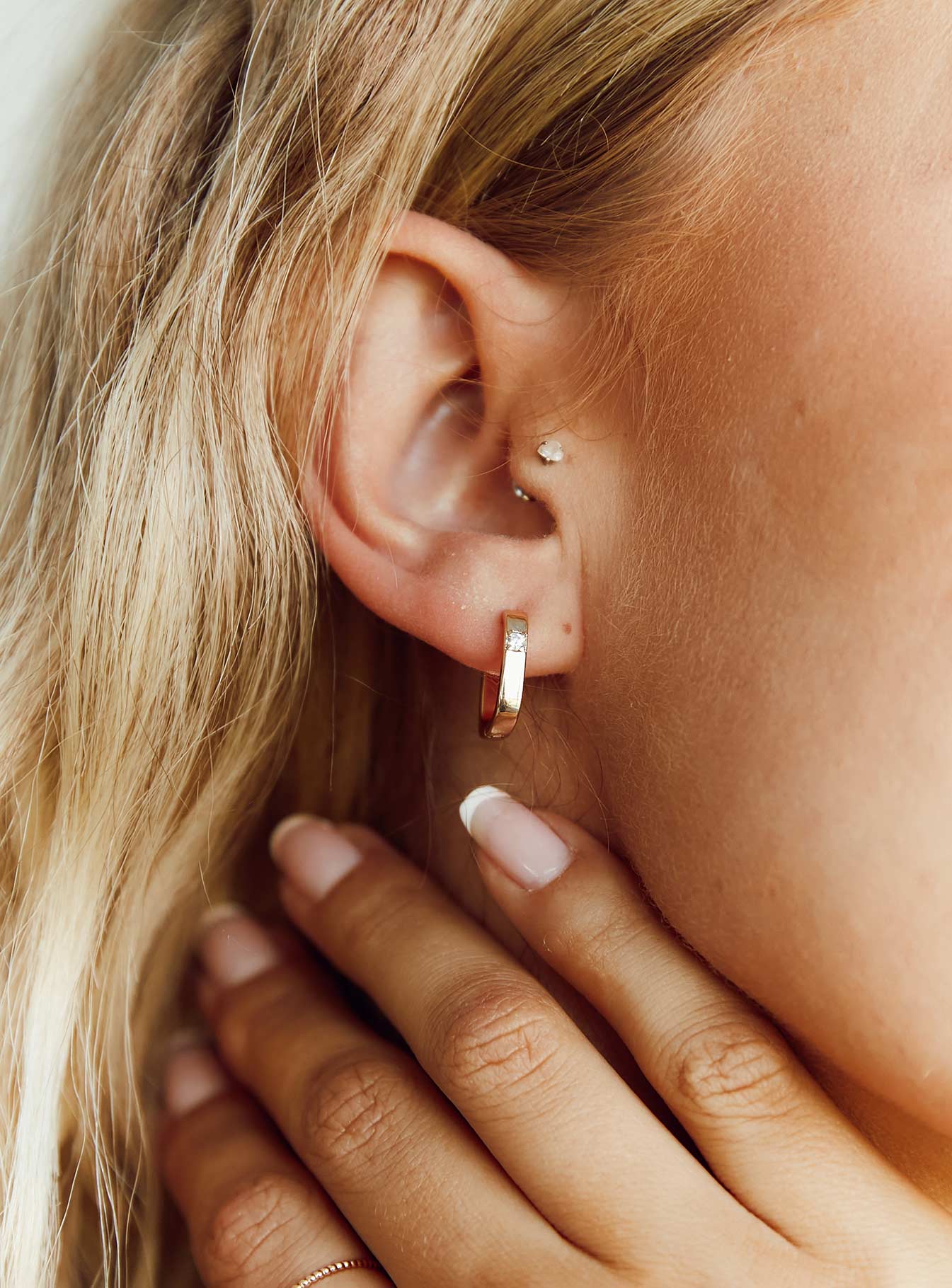 Electric Feel Earrings Gold