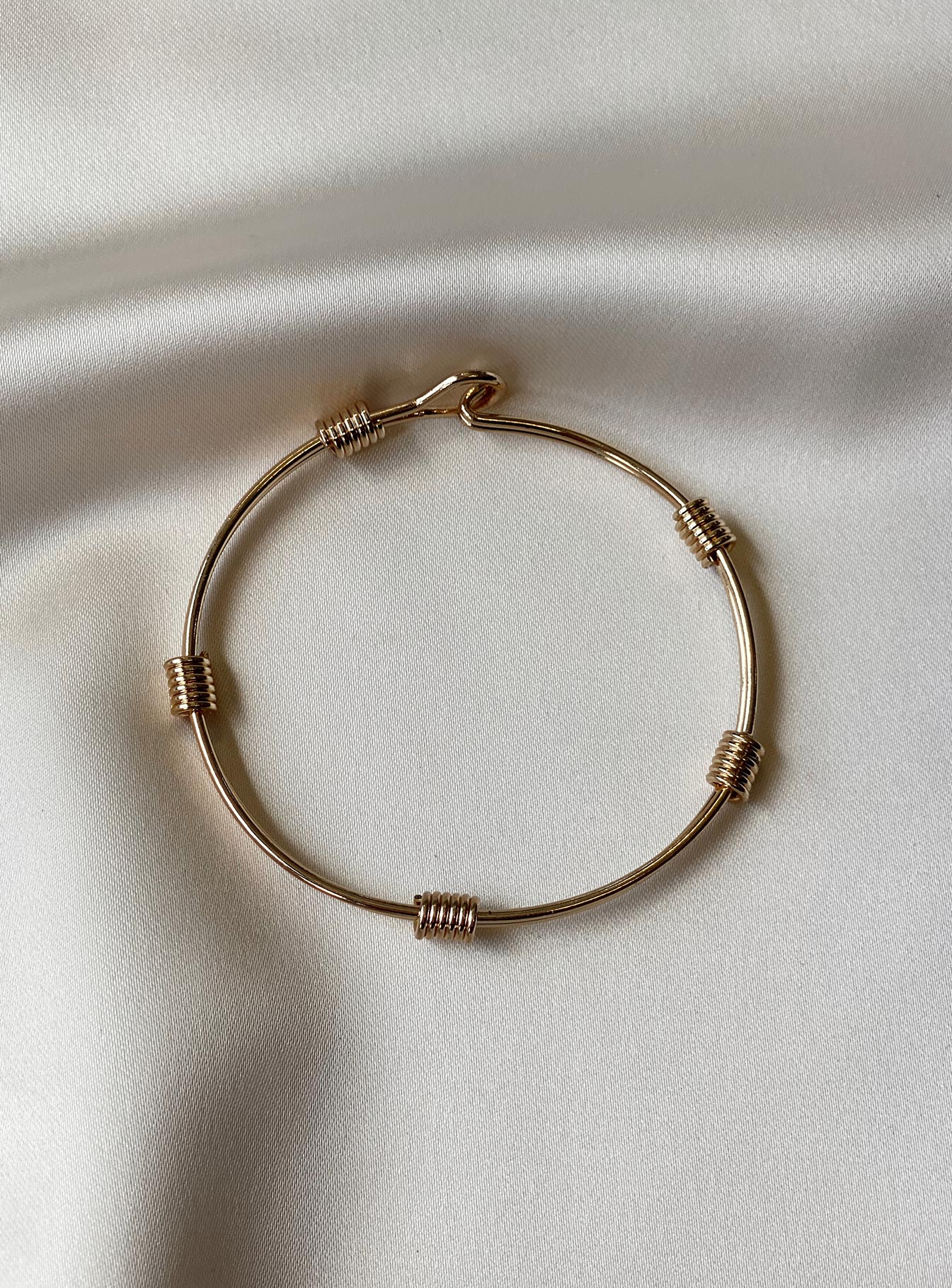 Bracelet Bangle style Gold-toned
