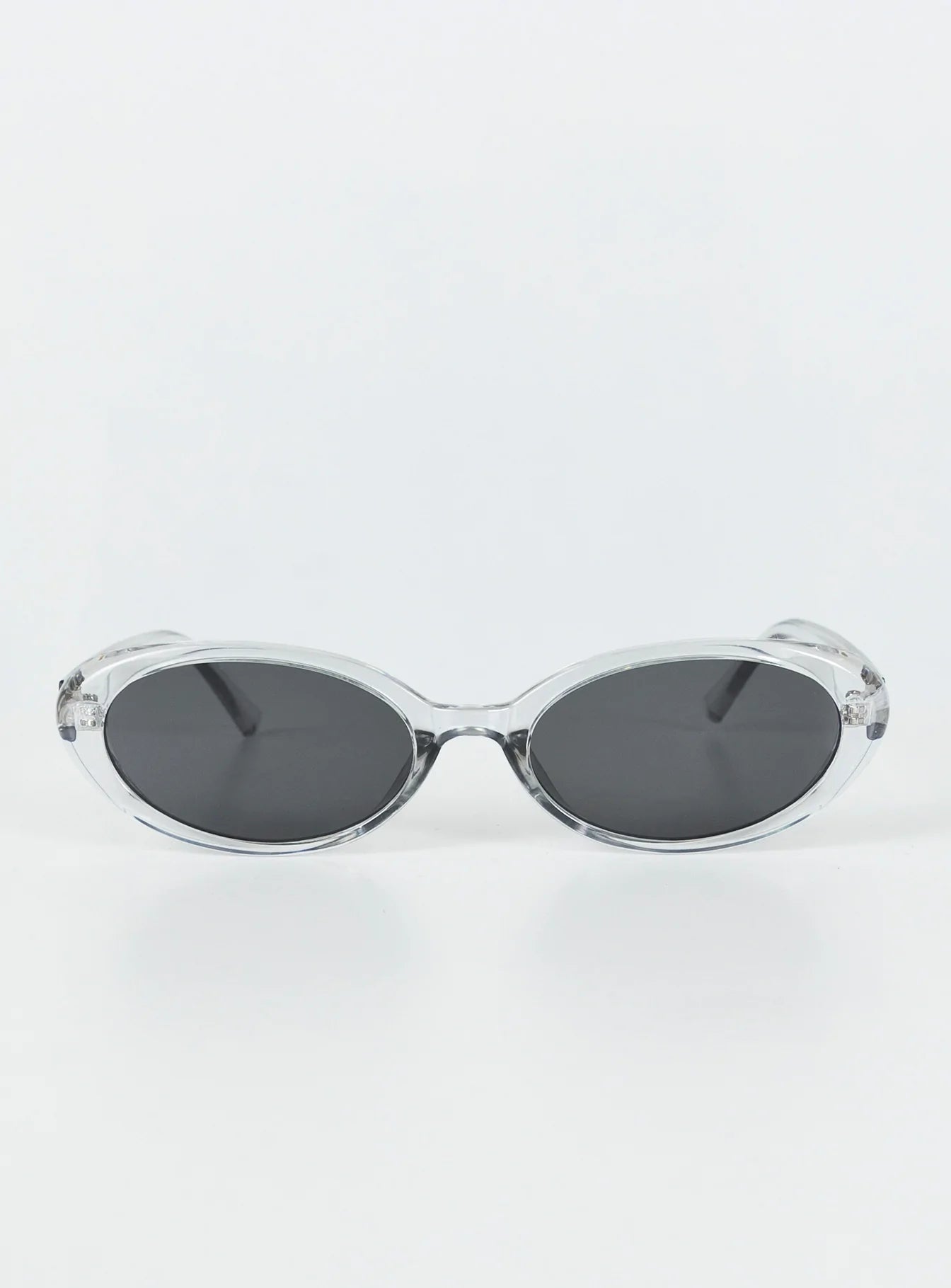 Sunglasses Slim arms & frame Moulded nose bridge Smoke tinted lens