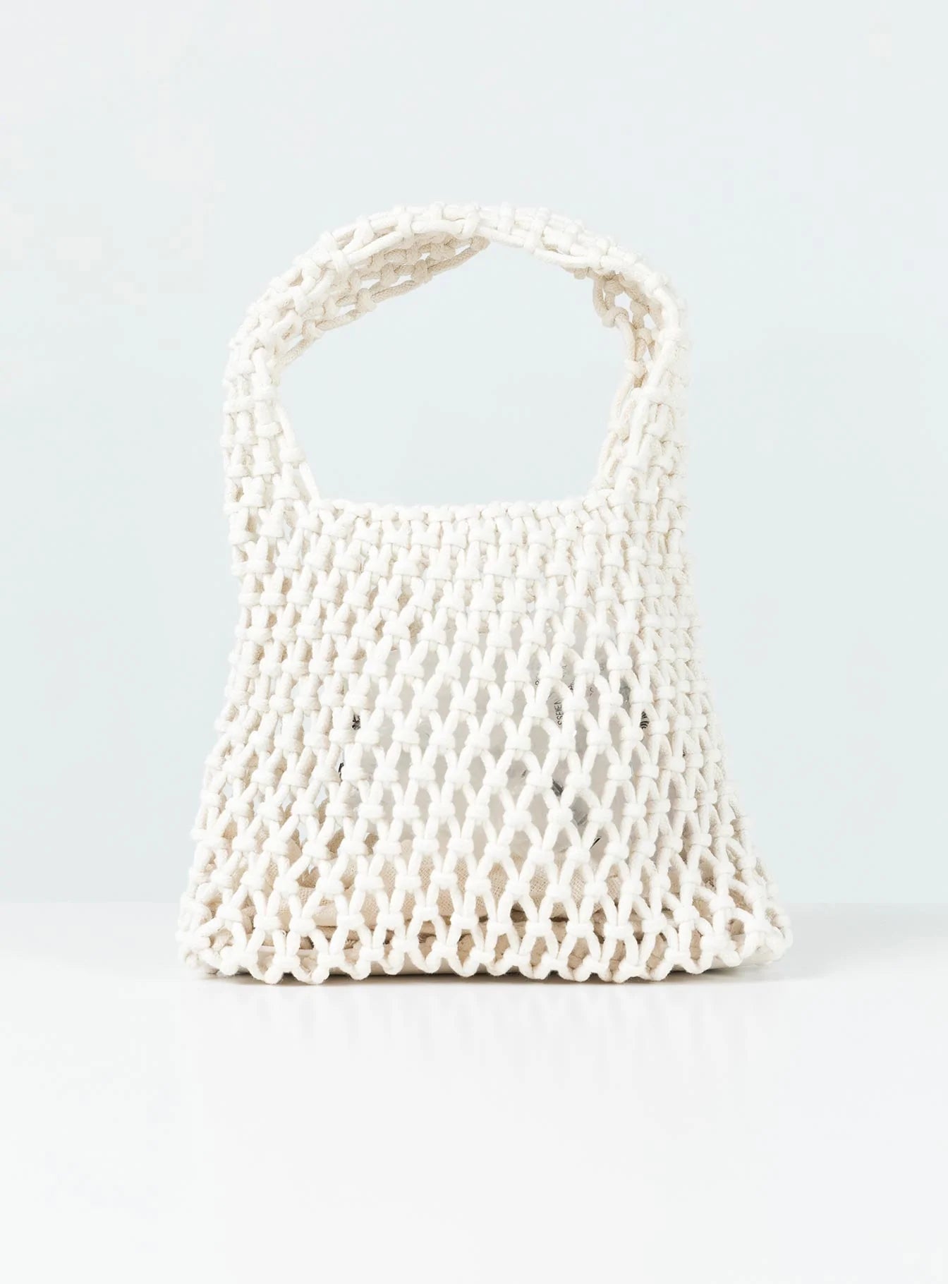 Bag Crochet material Fixed handle Removable internal bag with drawstring closure Flat base 