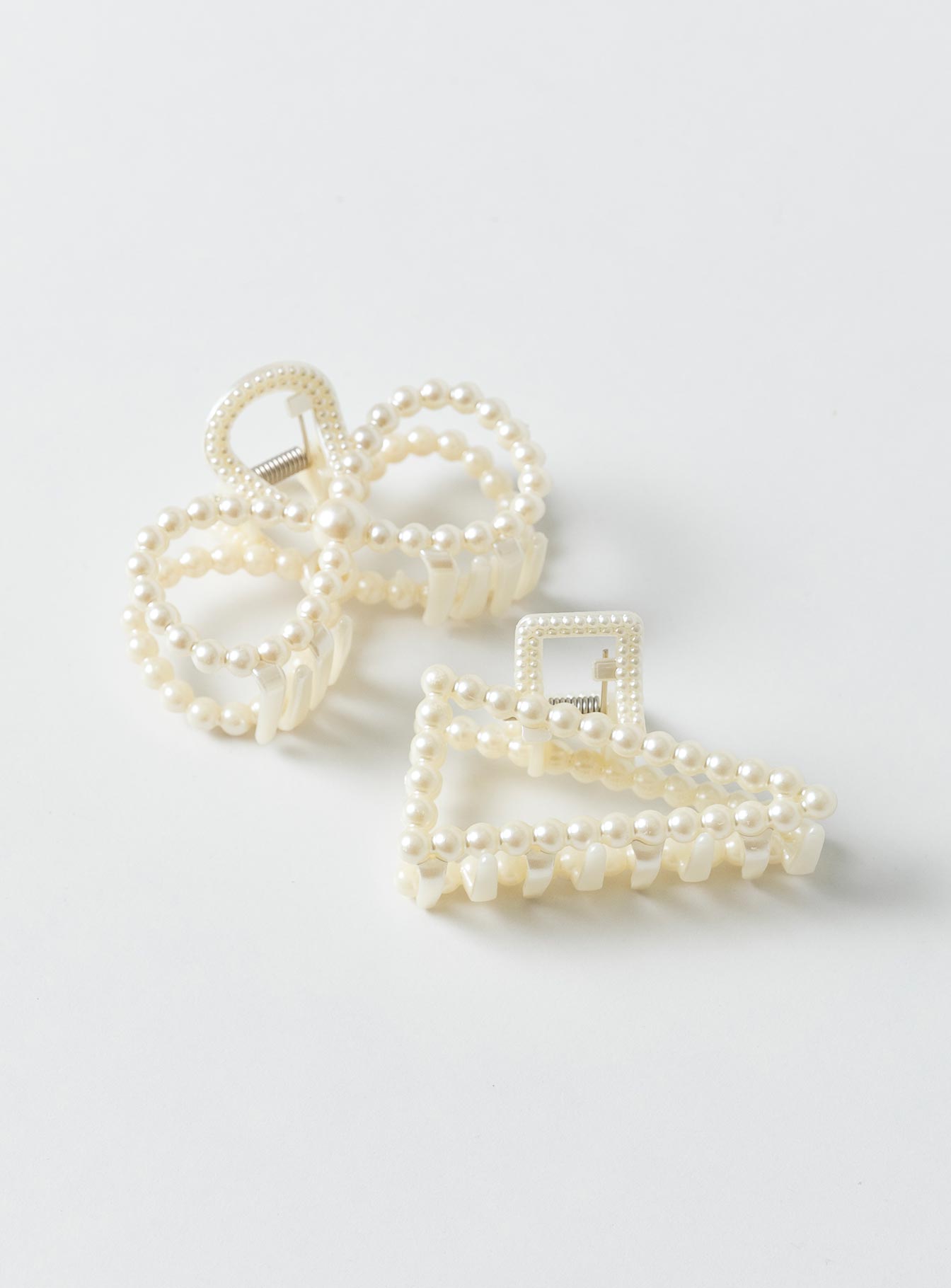 Hair clips Pack of two Pearl detail Claw clip style