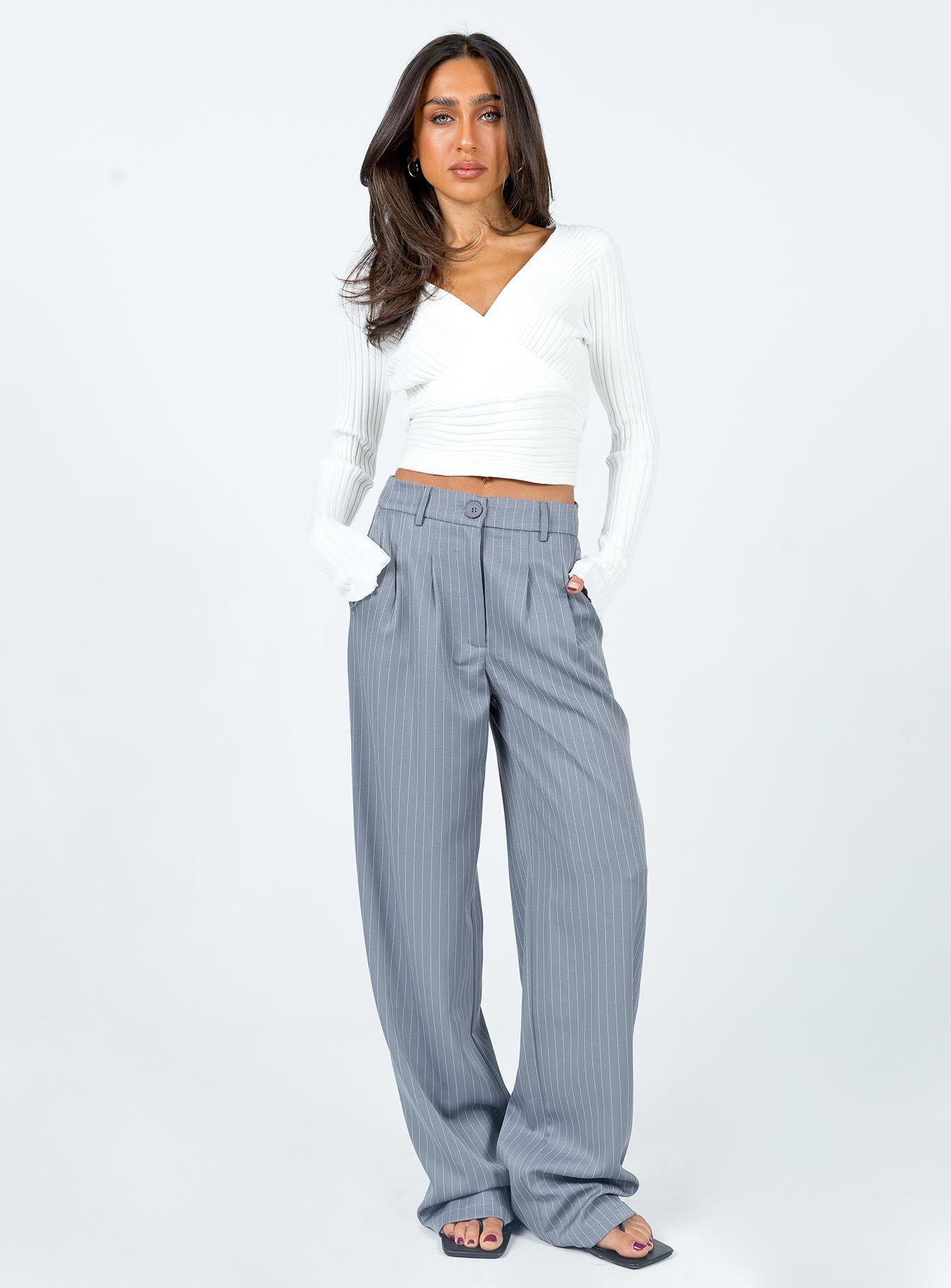 Sweater Slim fitting  Princess Polly Exclusive 52% acrylic 28% polyester 20% nylon  Ribbed material  V neckline  Wide waistband 