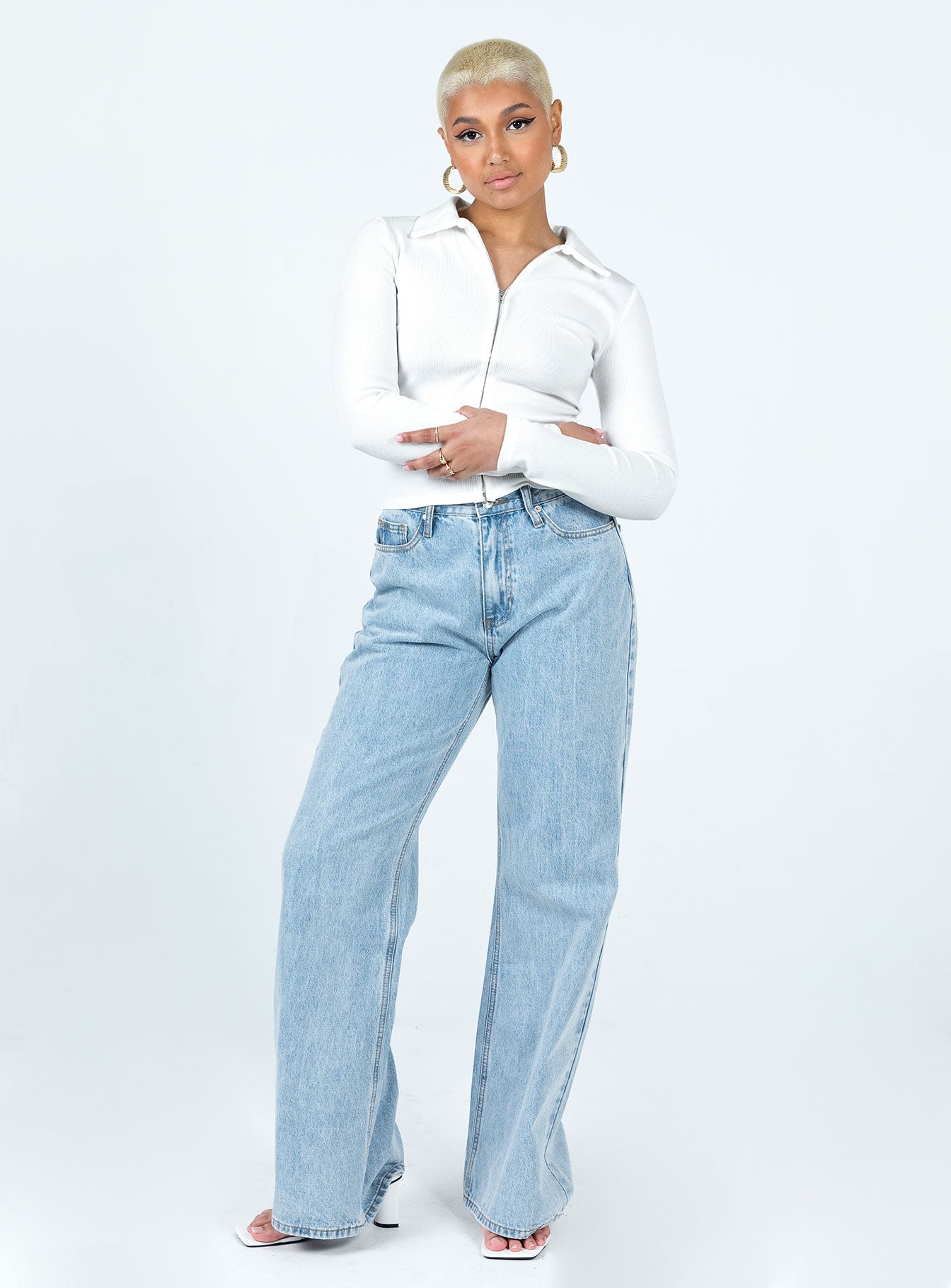 White long sleeve top Ribbed material  Classic collar  Double ended zip fastening 