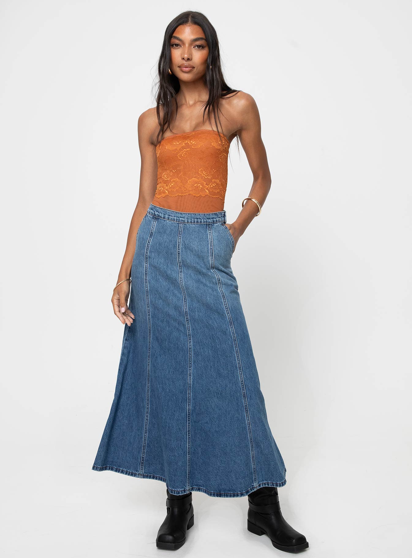 Strapless lace bodysuit Inner silicone strip at bust, cheeky style bottom, press clip fastening, high cut leg Good stretch, unlined 