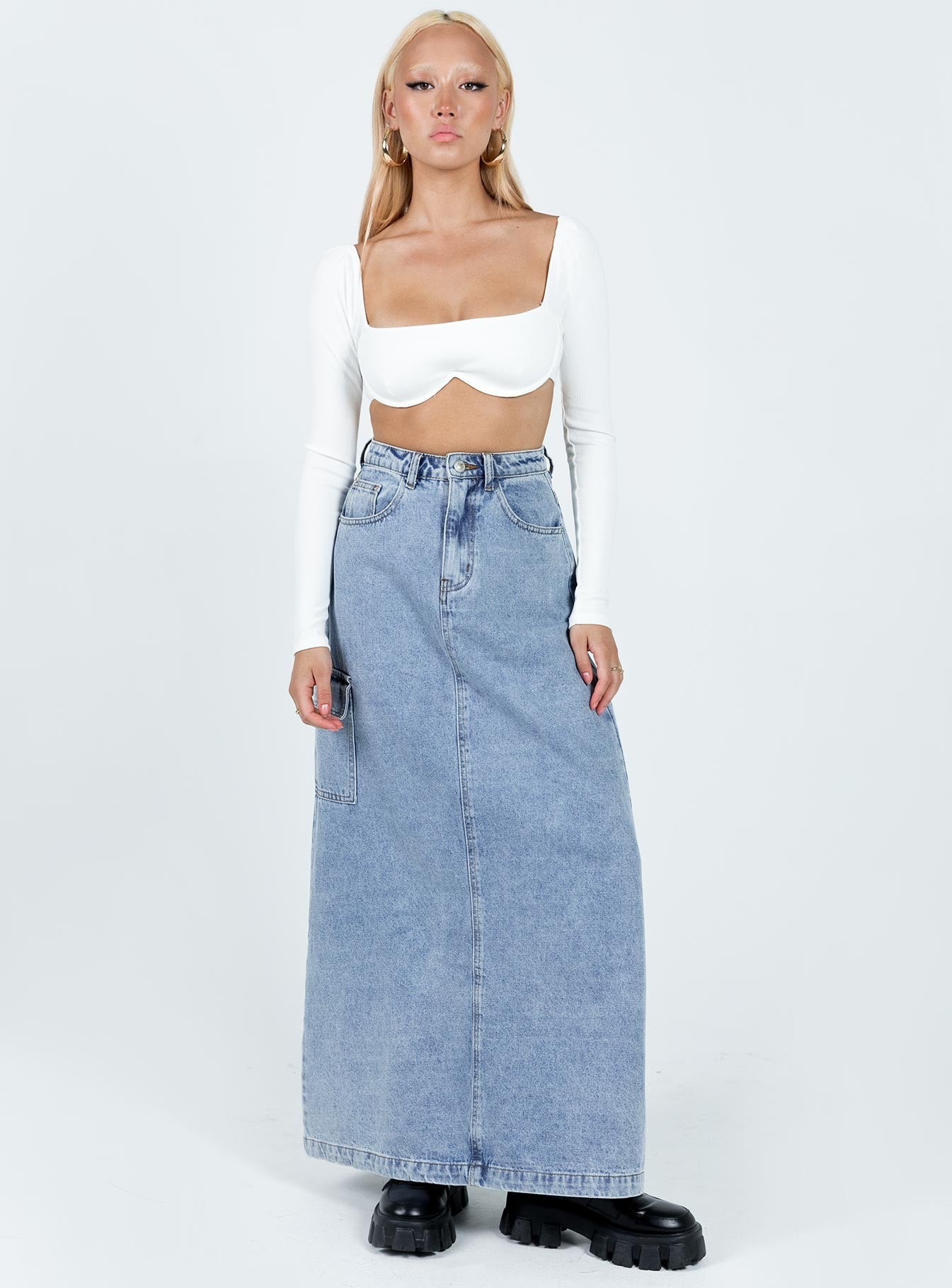 Long sleeve crop top Straight neckline Wired cups Elasticated shoulders Good stretch  Lined bust