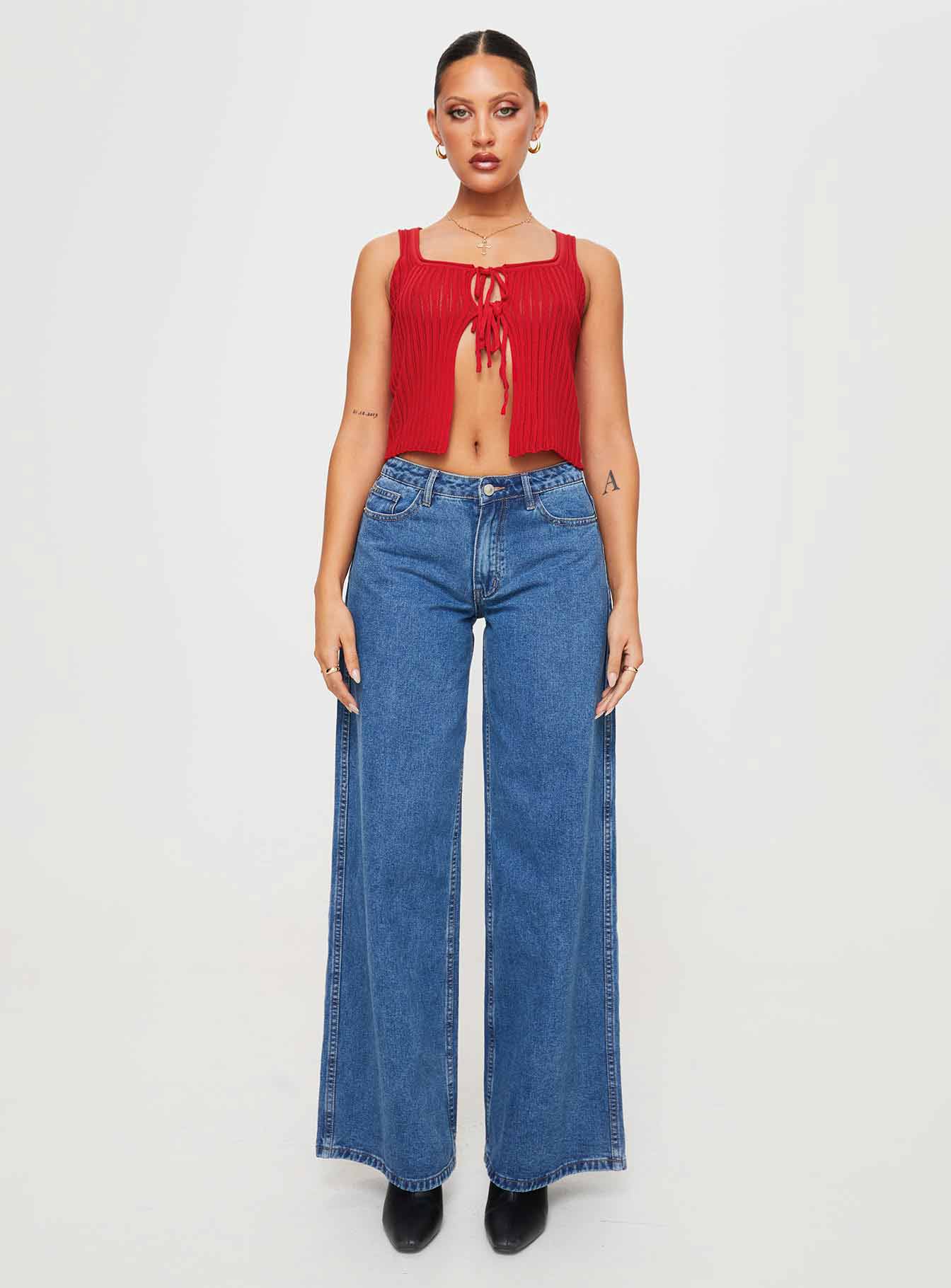 Tank top Knitted material, double tie closure, split hemline Non-stretch material, unlined, sheer