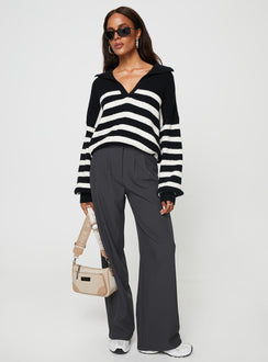Oversized striped knit sweater V-neckline, classic collar, drop shoulder Non-stretch material, unlined 