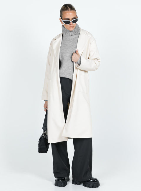 Oversized coat Lapel collar Twin front pockets Removable waist tie
