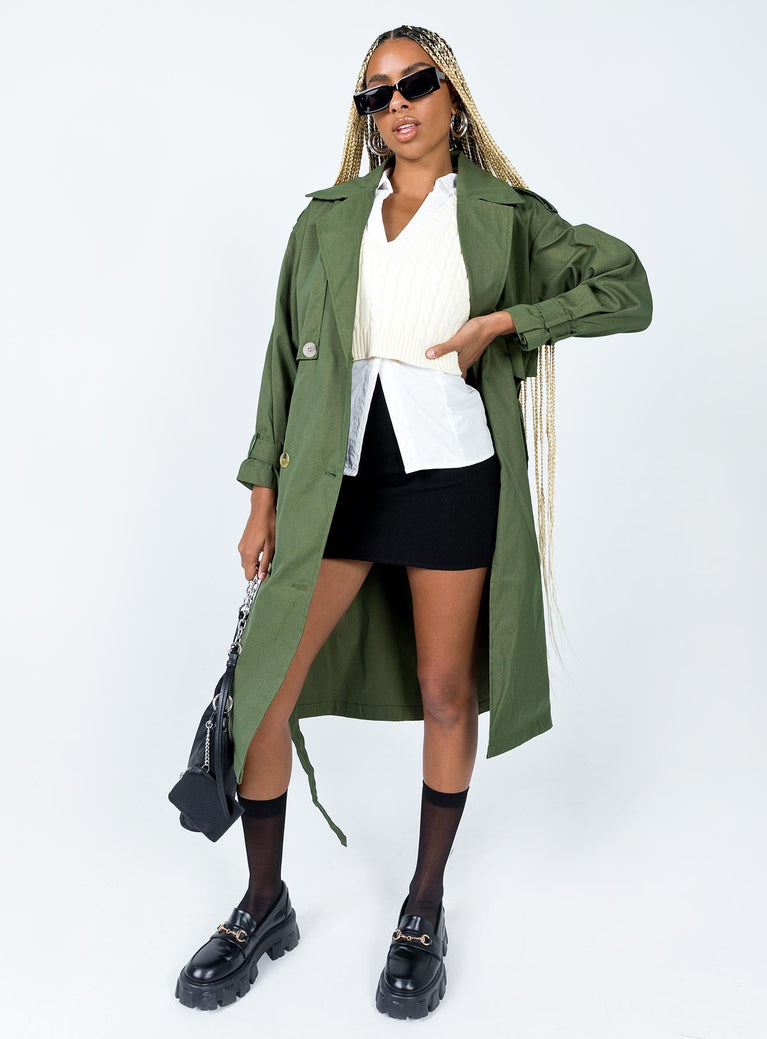 Trench coat  100% polyester  Spare button included  Lapel collar  Double-breasted  Buckle fastening at cuffs  Removable waistbelt  Twin hip pockets 