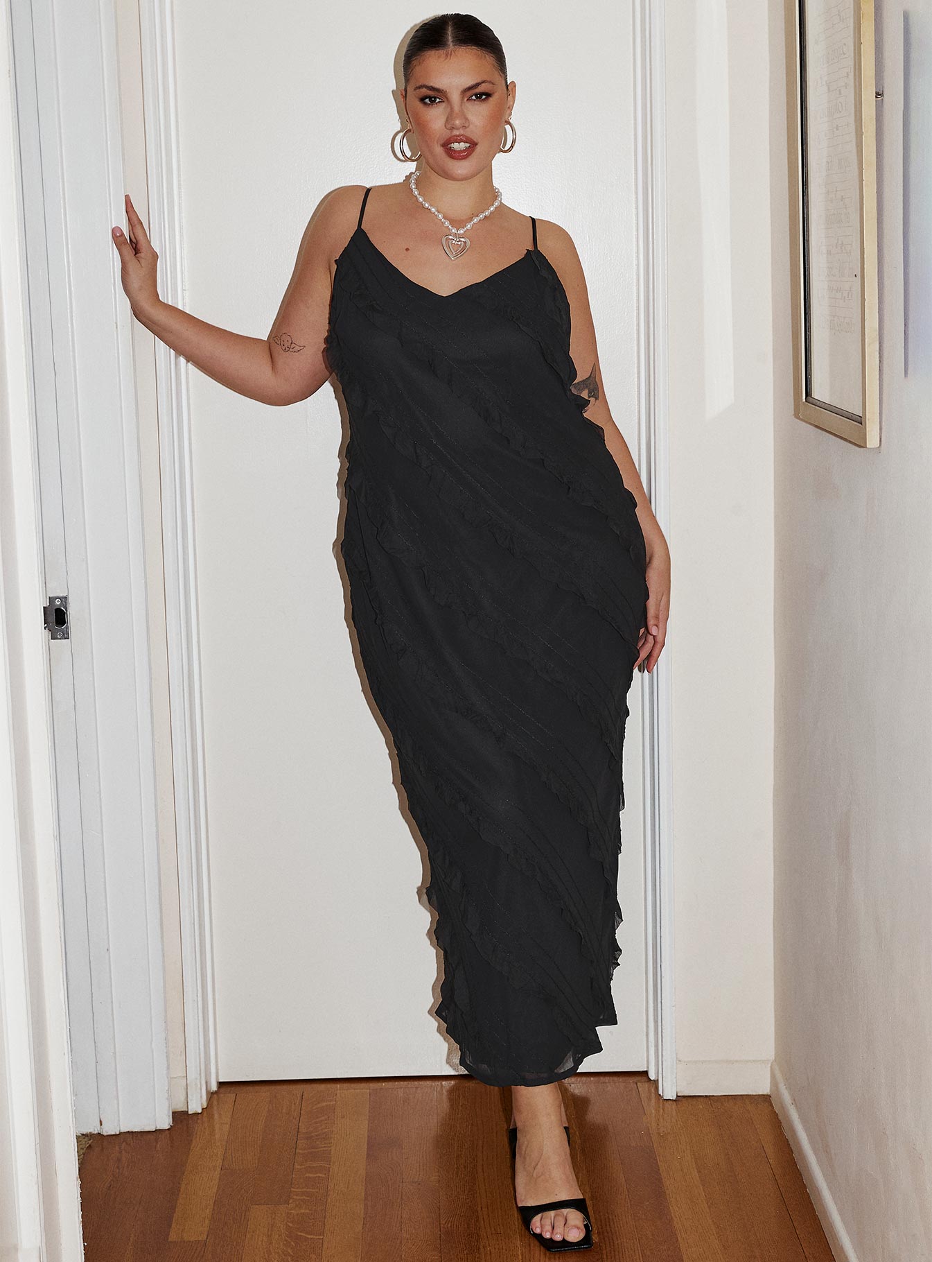 Shop Formal Dress - Lars Maxi Dress Black Curve fifth image