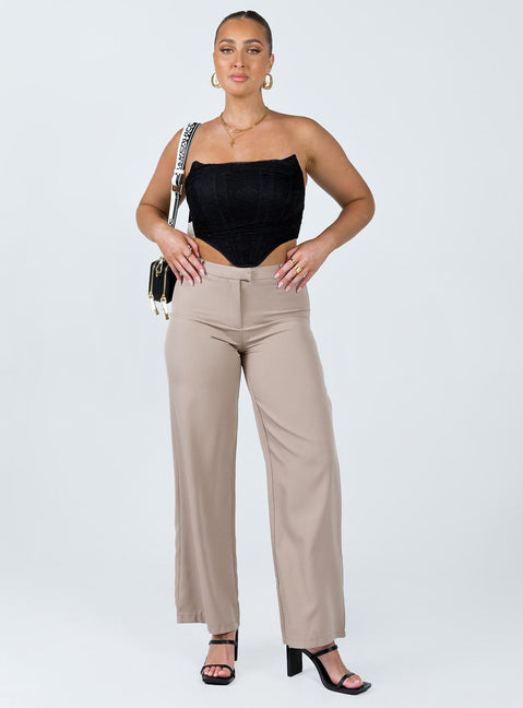 Bustier Lace material Inner silicone strip at bust Boning throughout Zip fastening at back