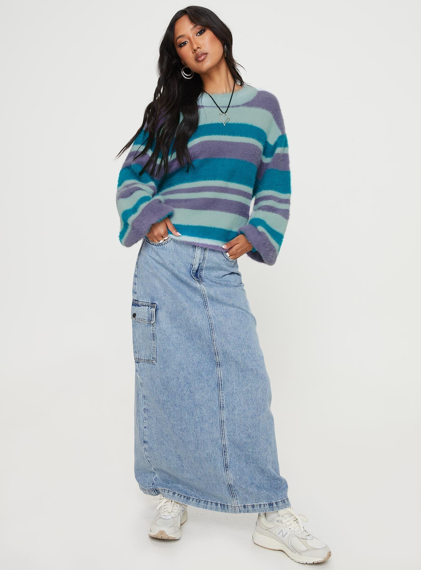 Sweater Relaxed fit, drop shoulder, textured knit material, crew neckline 