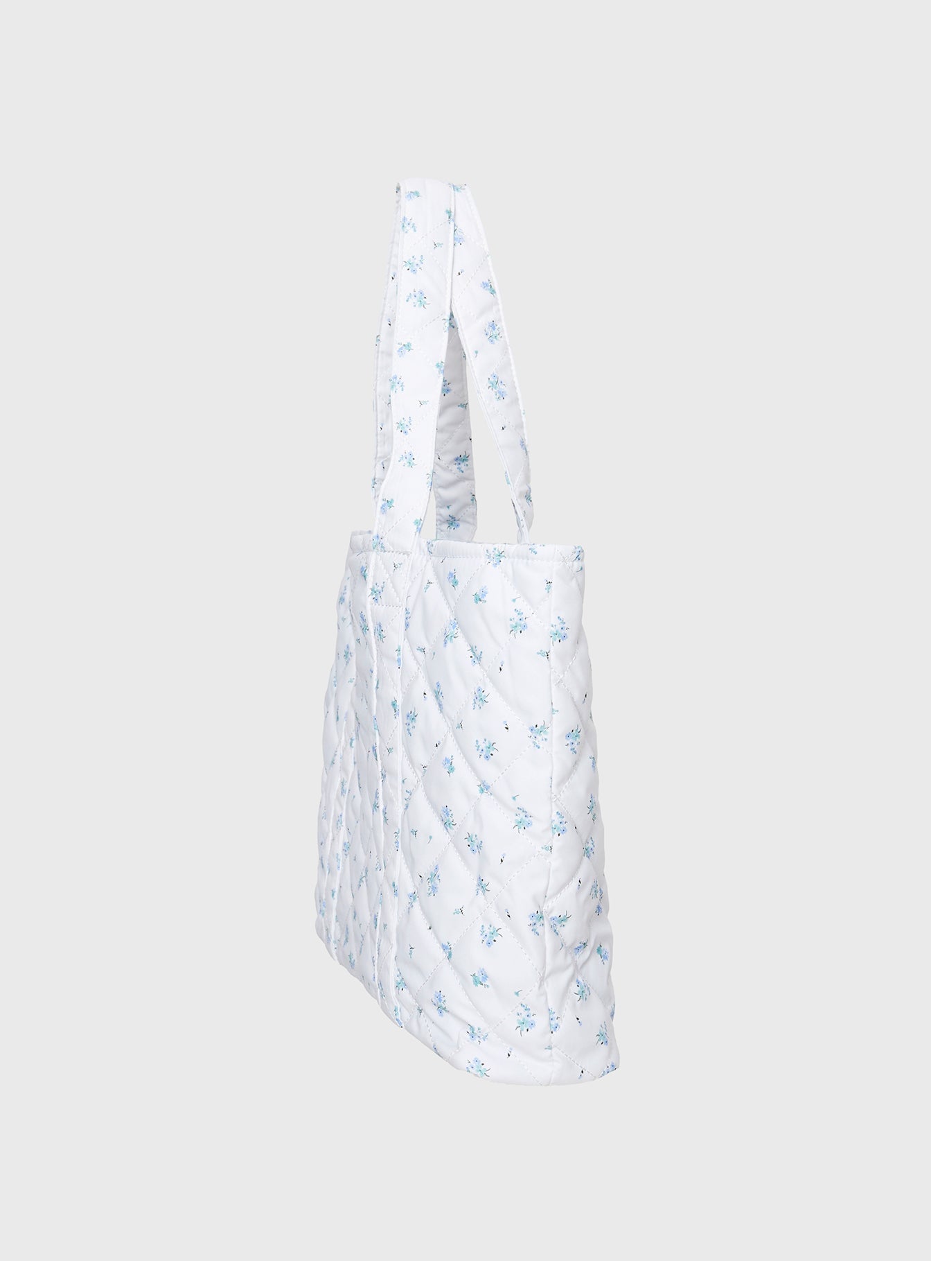 Floral print quilted tote bag Fixed handles, two internal pocket designs one with zip fastening, flat base, fully lined 