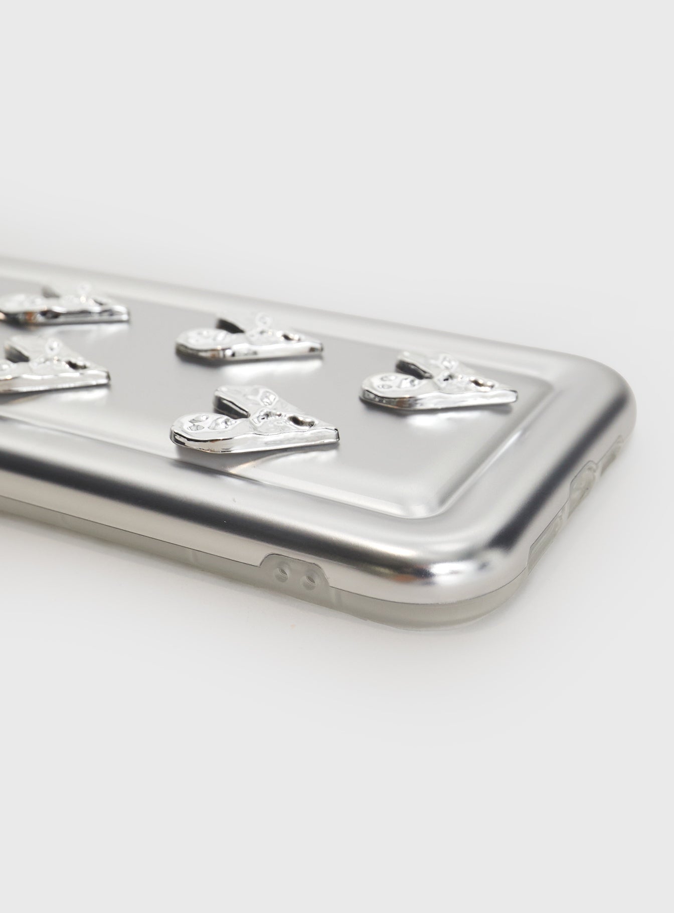 iPhone case Chrome style, heart detail