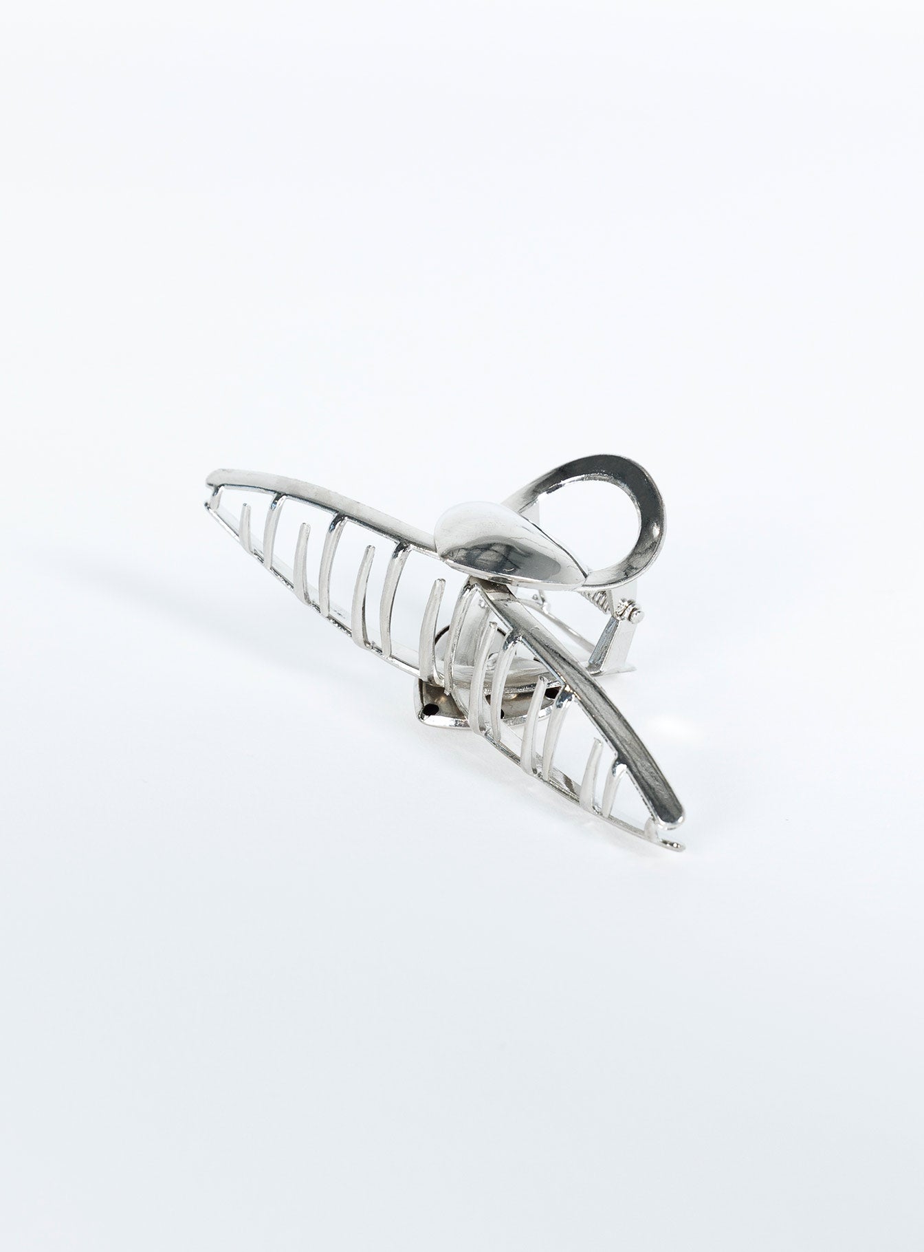 Chrome hair clip Claw clip style, heart pendant, lightweight