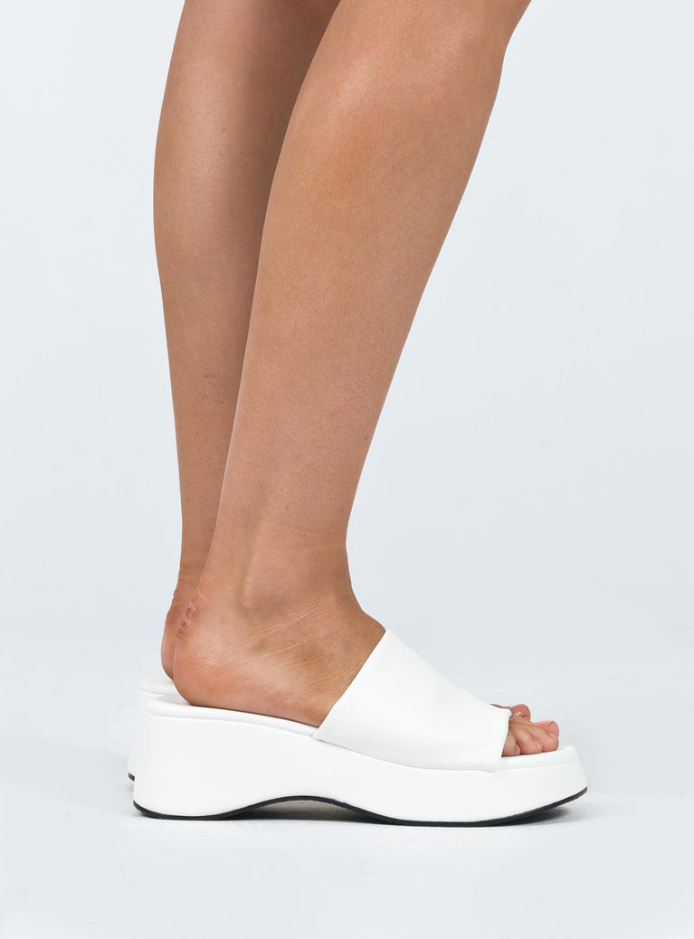 THERAPY Cindy Sandal Black main image 0