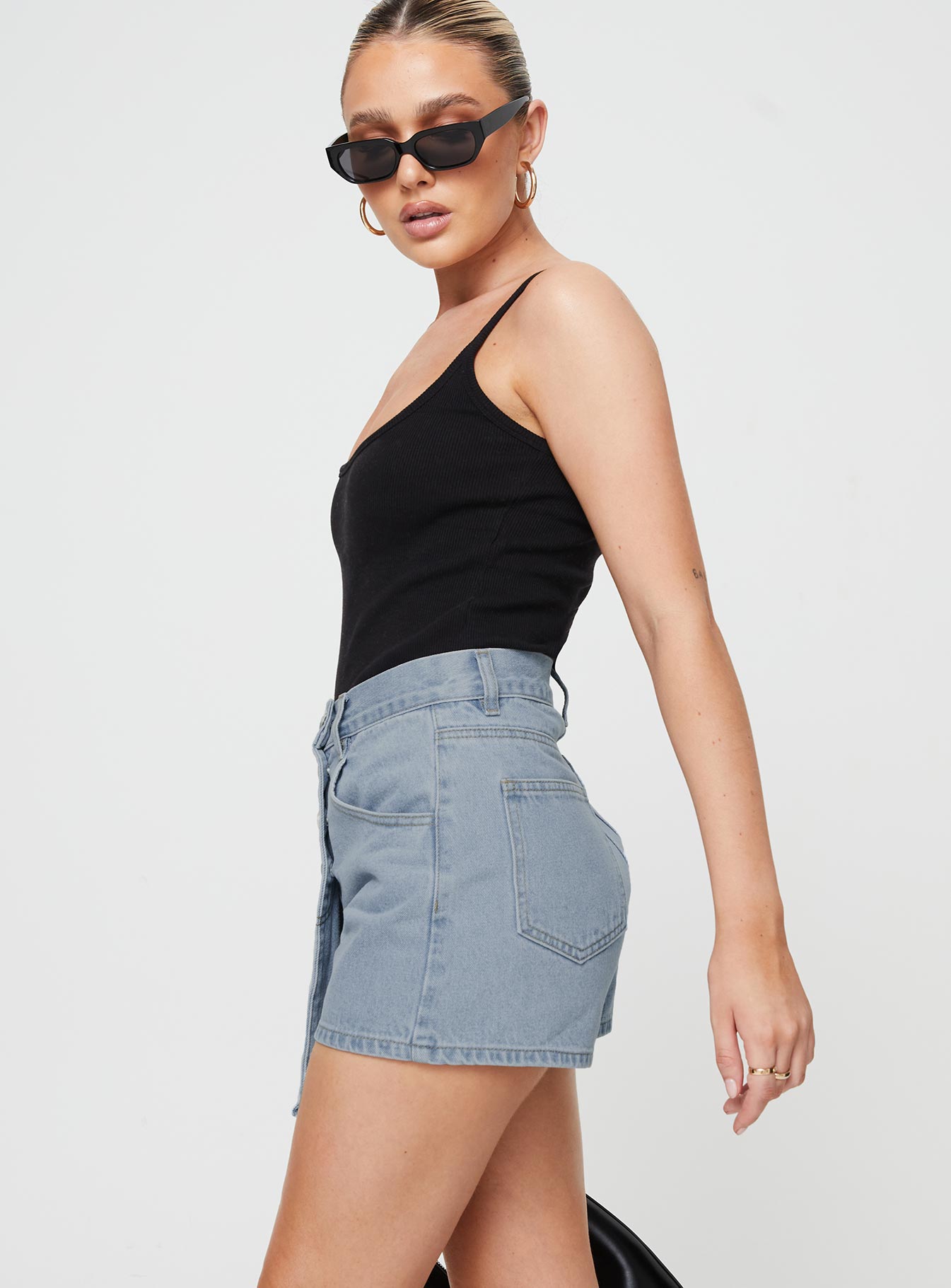 Denim mini skort, high rise Belt looped waist, five classic pockets, button fastening at front, zip fastening Non-stretch material, unlined 