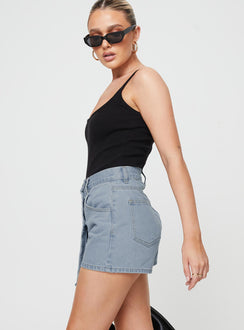 Denim mini skort, high rise Belt looped waist, five classic pockets, button fastening at front, zip fastening Non-stretch material, unlined 
