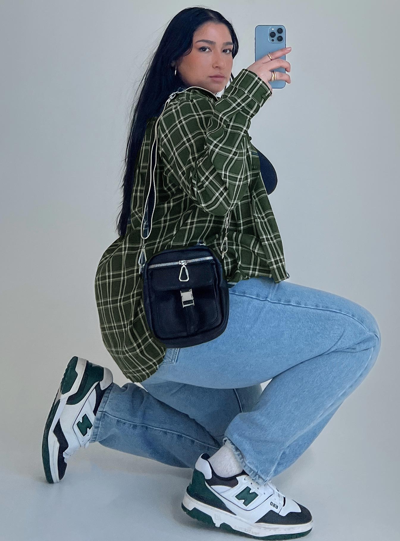 Long sleeve shirt Plaid print Classic collar Button front fastening Button fastening at cuff Curved hem Non-stretch