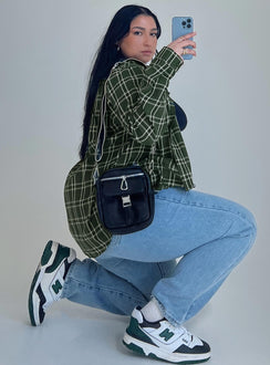 Long sleeve shirt Plaid print Classic collar Button front fastening Button fastening at cuff Curved hem Non-stretch